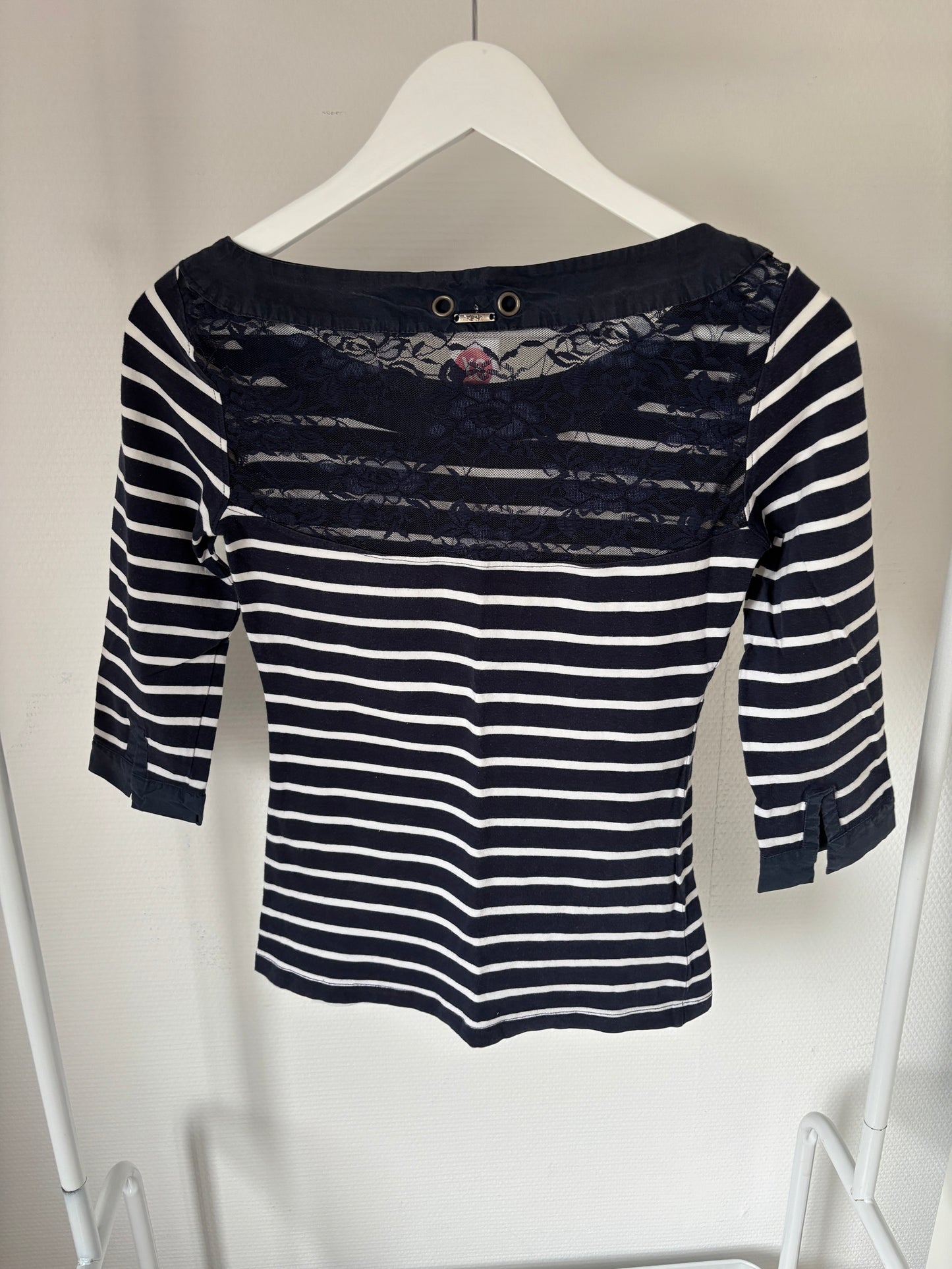 Marineblauwe gestreepte shirt met driekwartmouwen