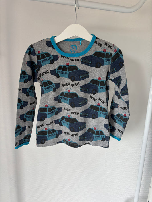 Grijze longsleeve met politie-auto's