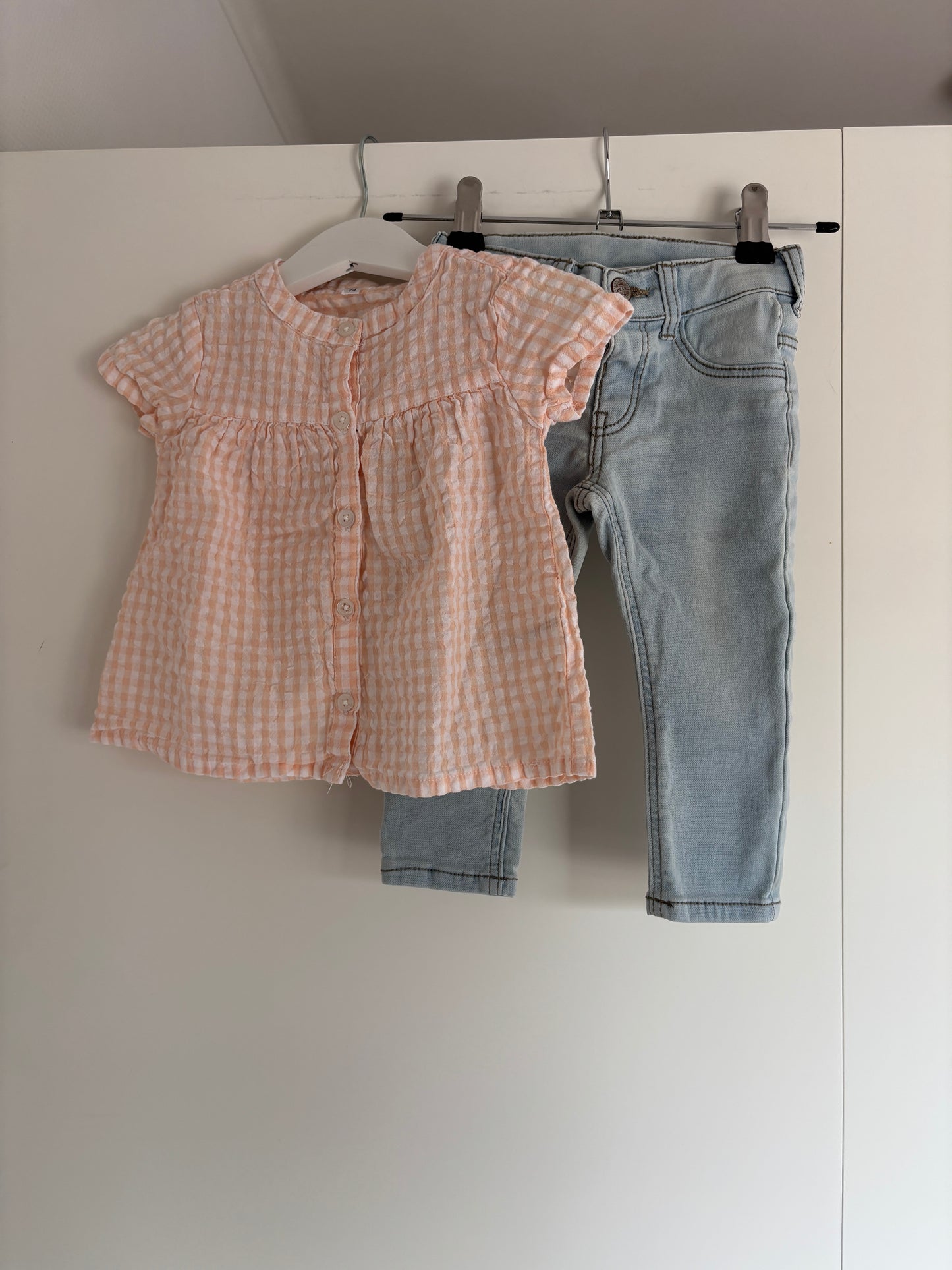 Setje: geruite hemdje en jeansbroek