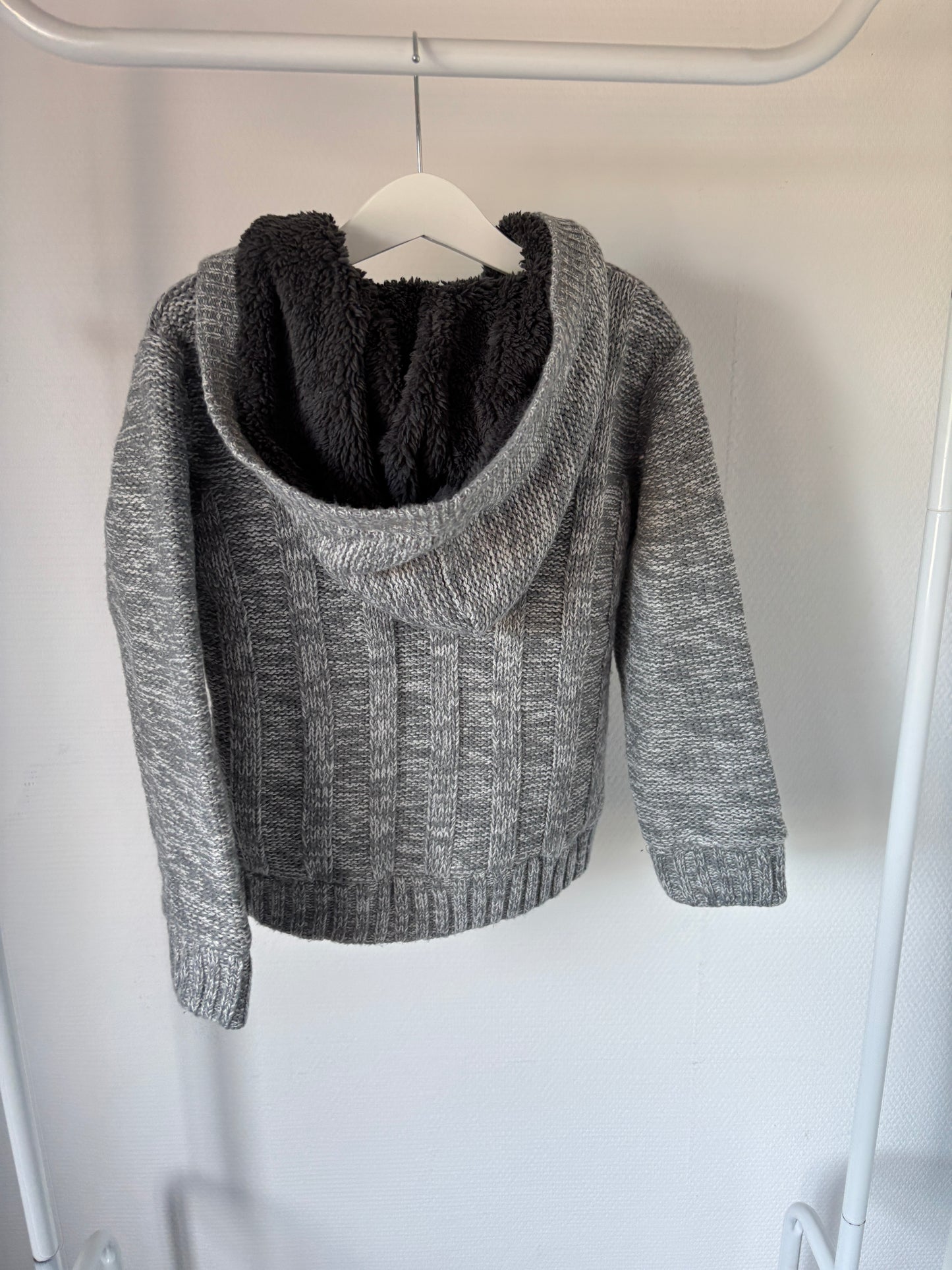 Grijze gevoerde vest