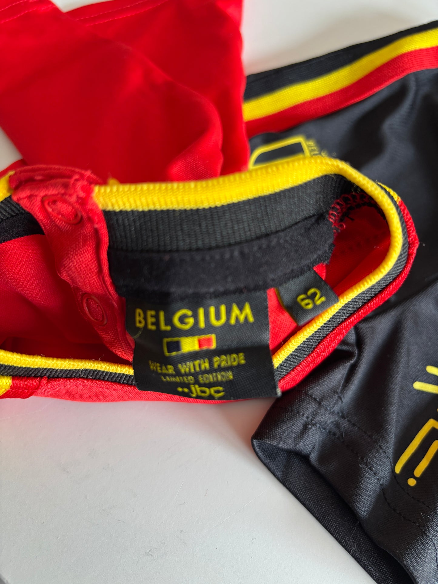 Voetbalsetje: T-shirt en broekje