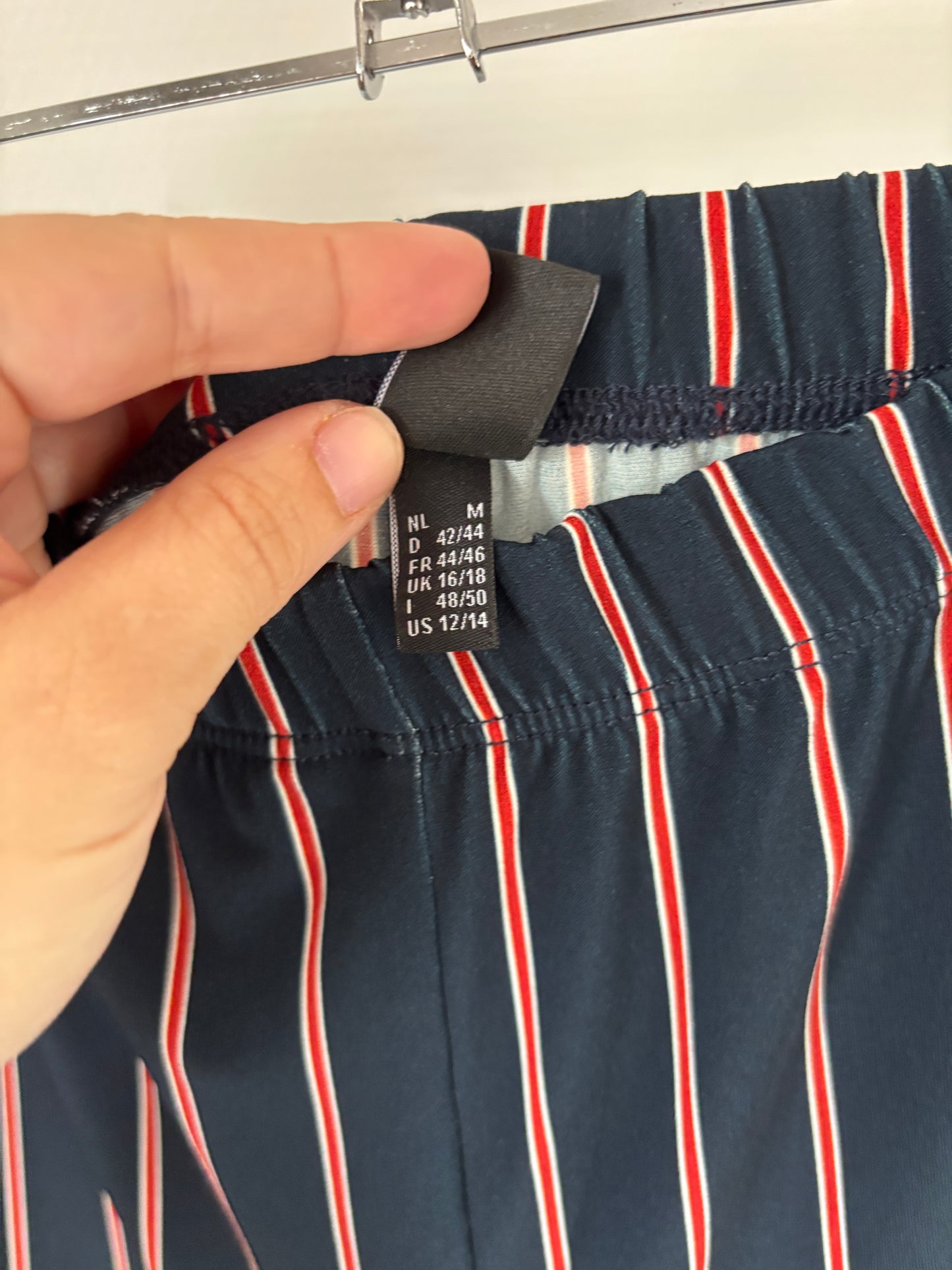 Marineblauwe gestreepte broek