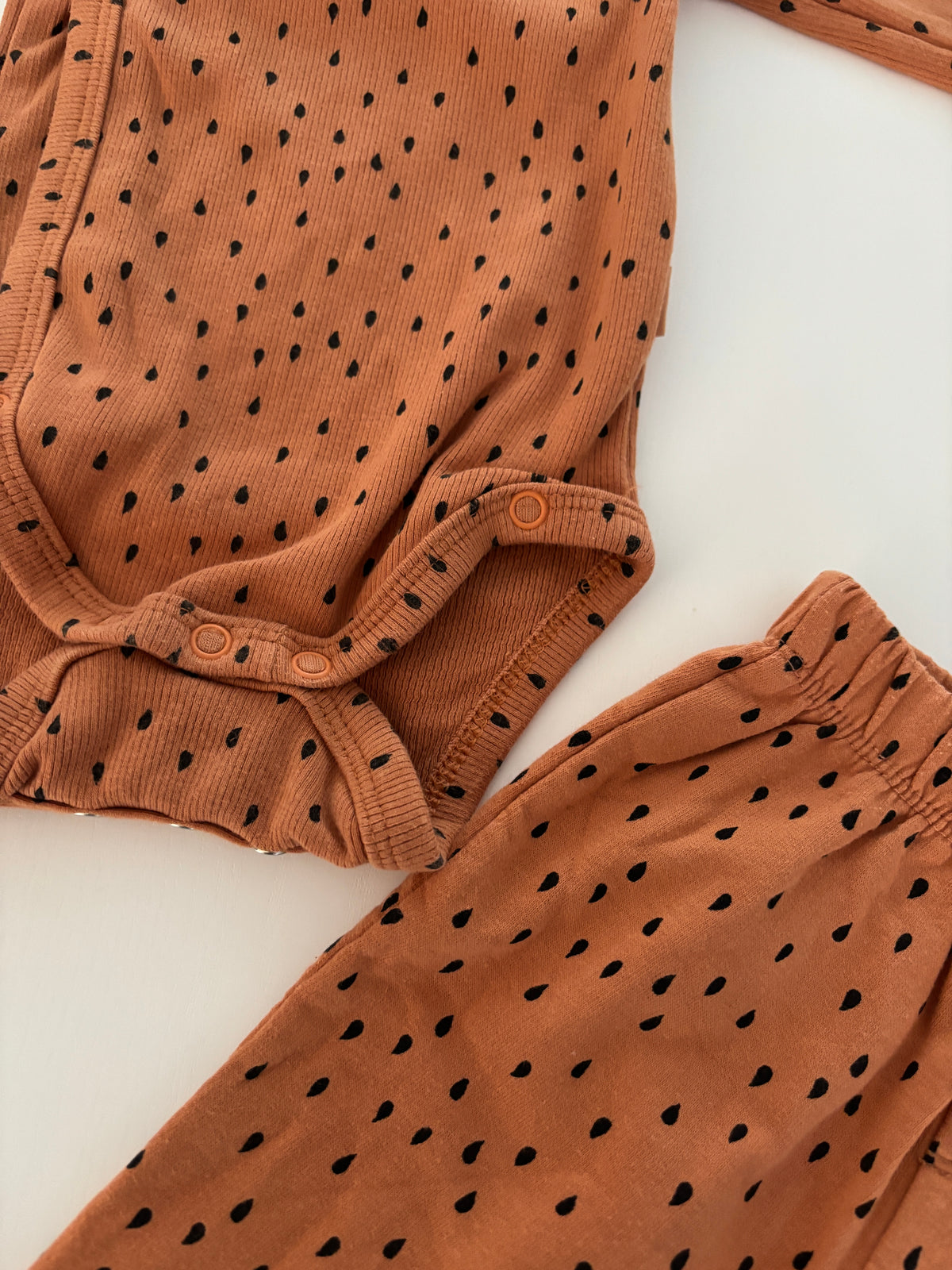 Bruin setje | Hema | 62