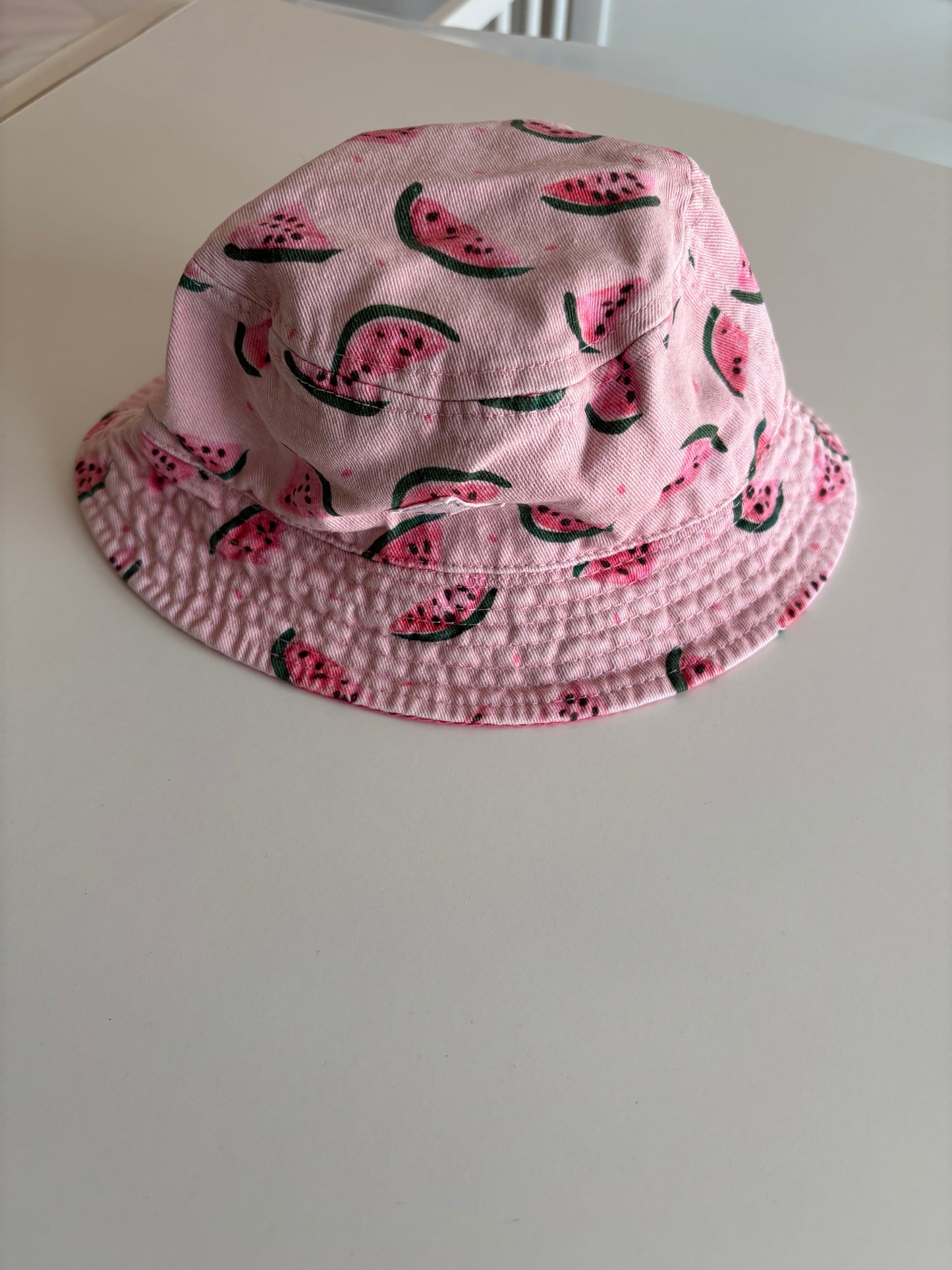 Zonnehoedje met watermeloentjes