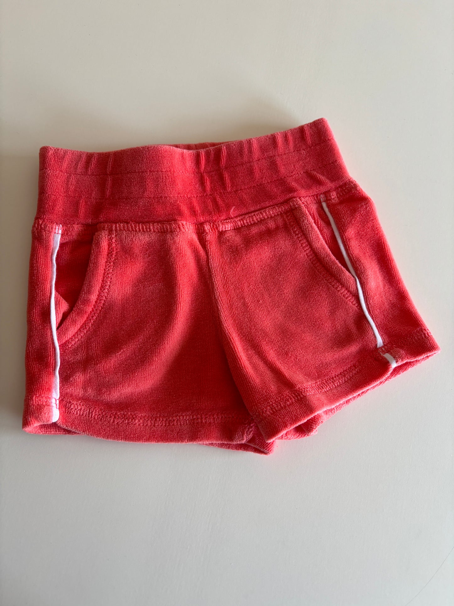 Roze shortje in badstof