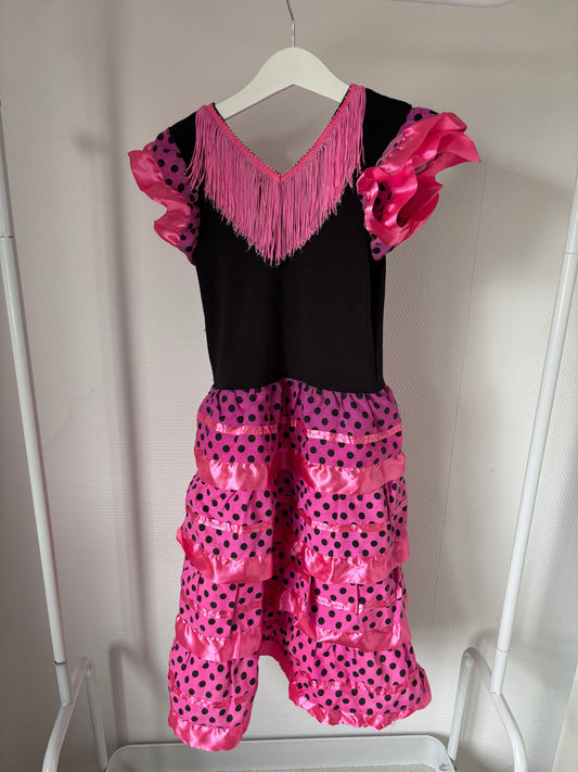 Zwarte jurk met roze rok