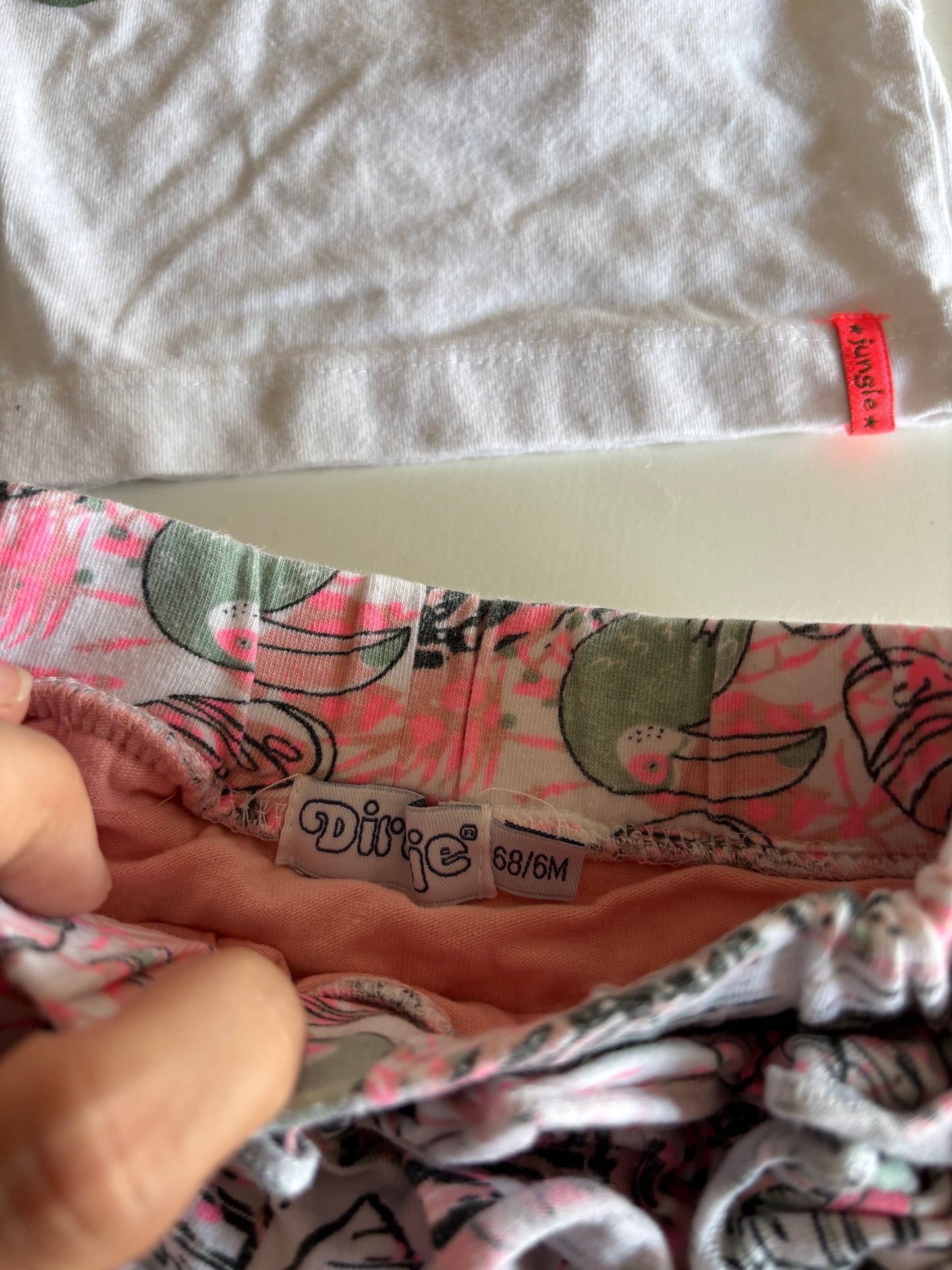 Setje: T-shirt, broekrokje en haarbandje