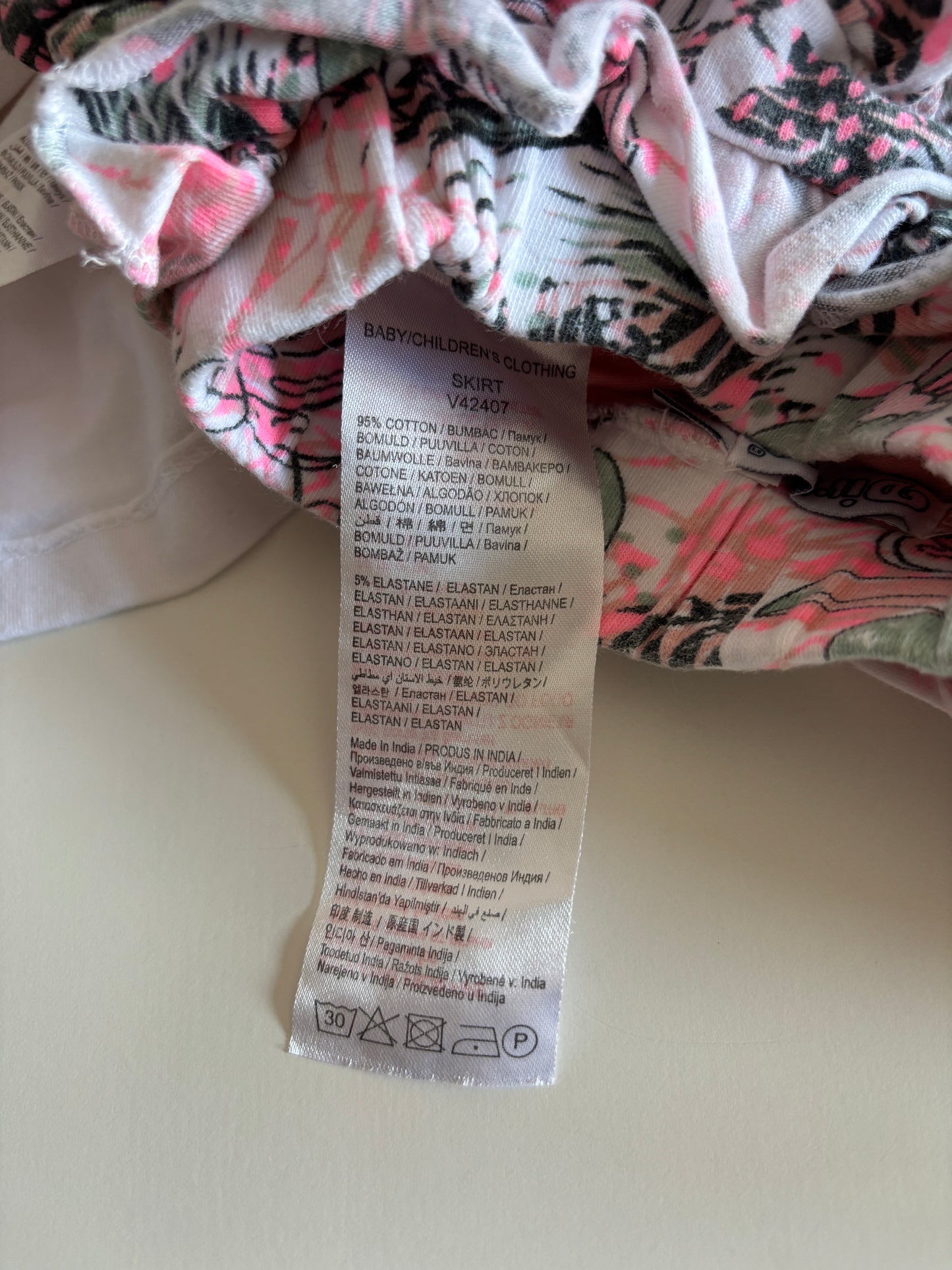 Setje: T-shirt, broekrokje en haarbandje