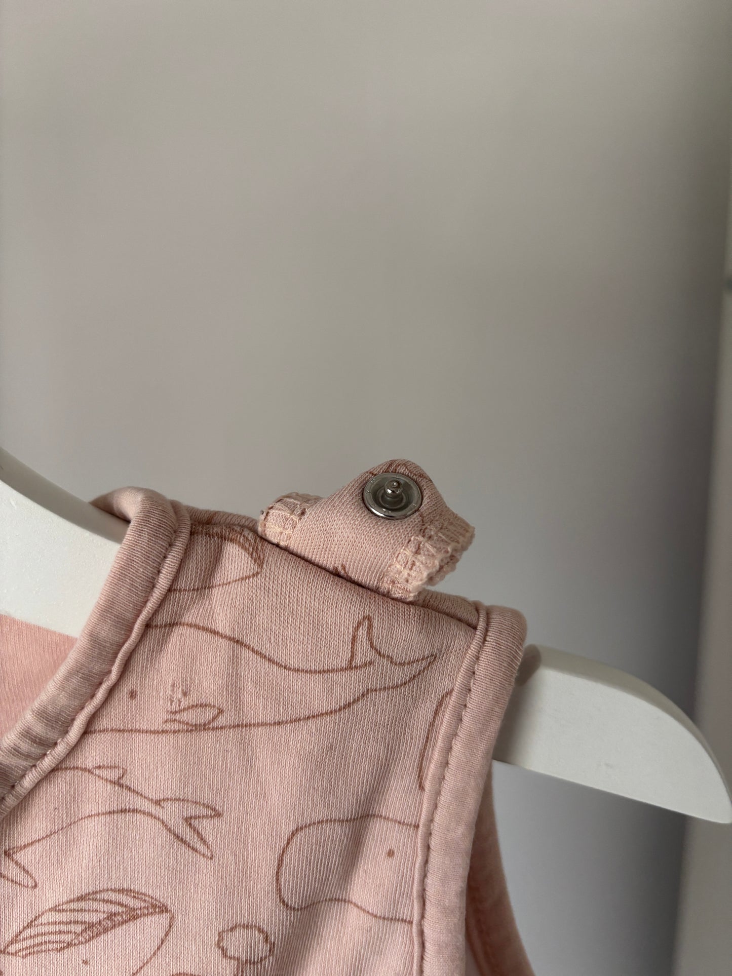 Lichtroze slaapzak met walvissen