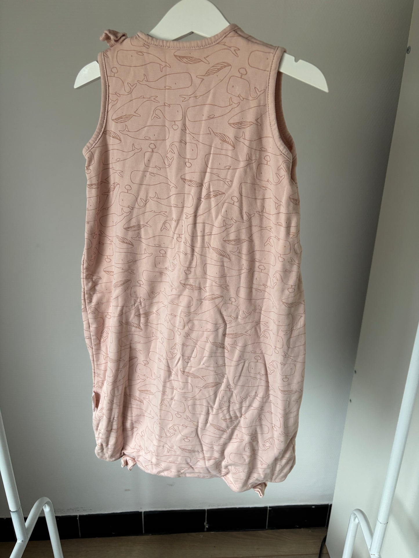 Lichtroze slaapzak met walvissen