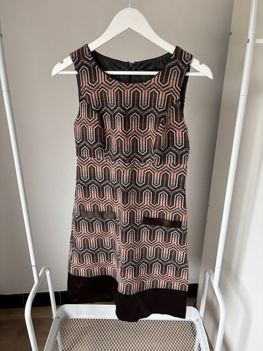 Bruinbeige jurk zonde mouwen