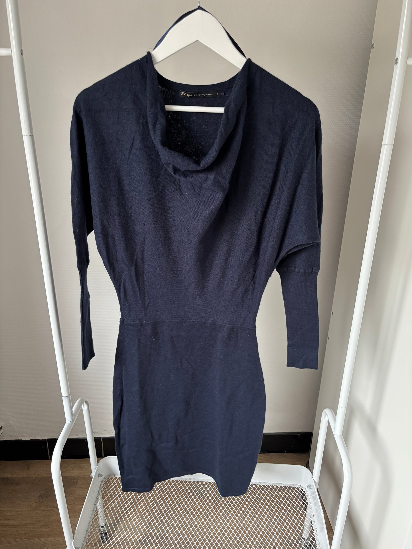 Marineblauwe jurk met lange mouwen