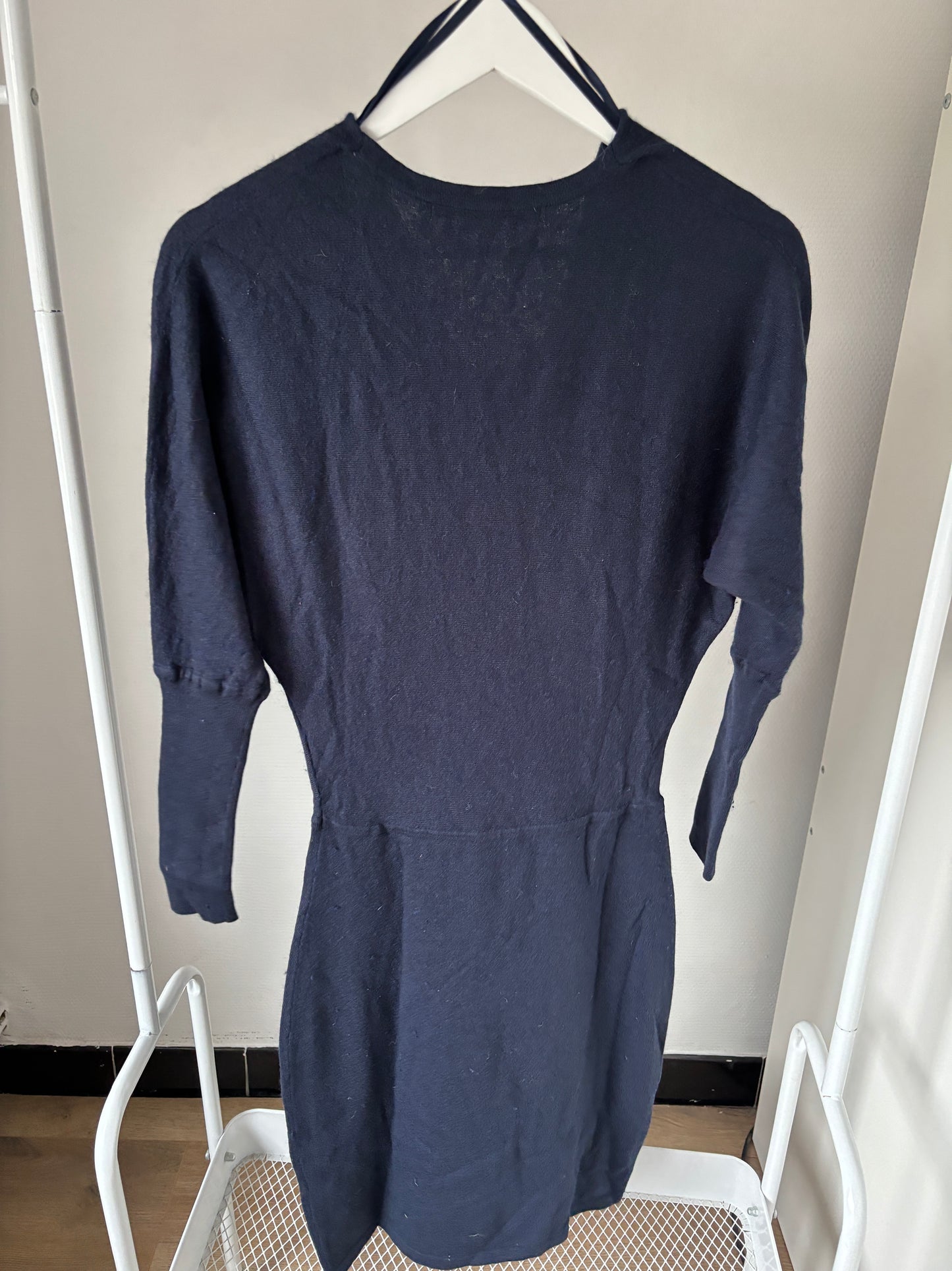 Marineblauwe jurk met lange mouwen