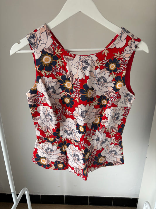 Rode blouse met bloemen