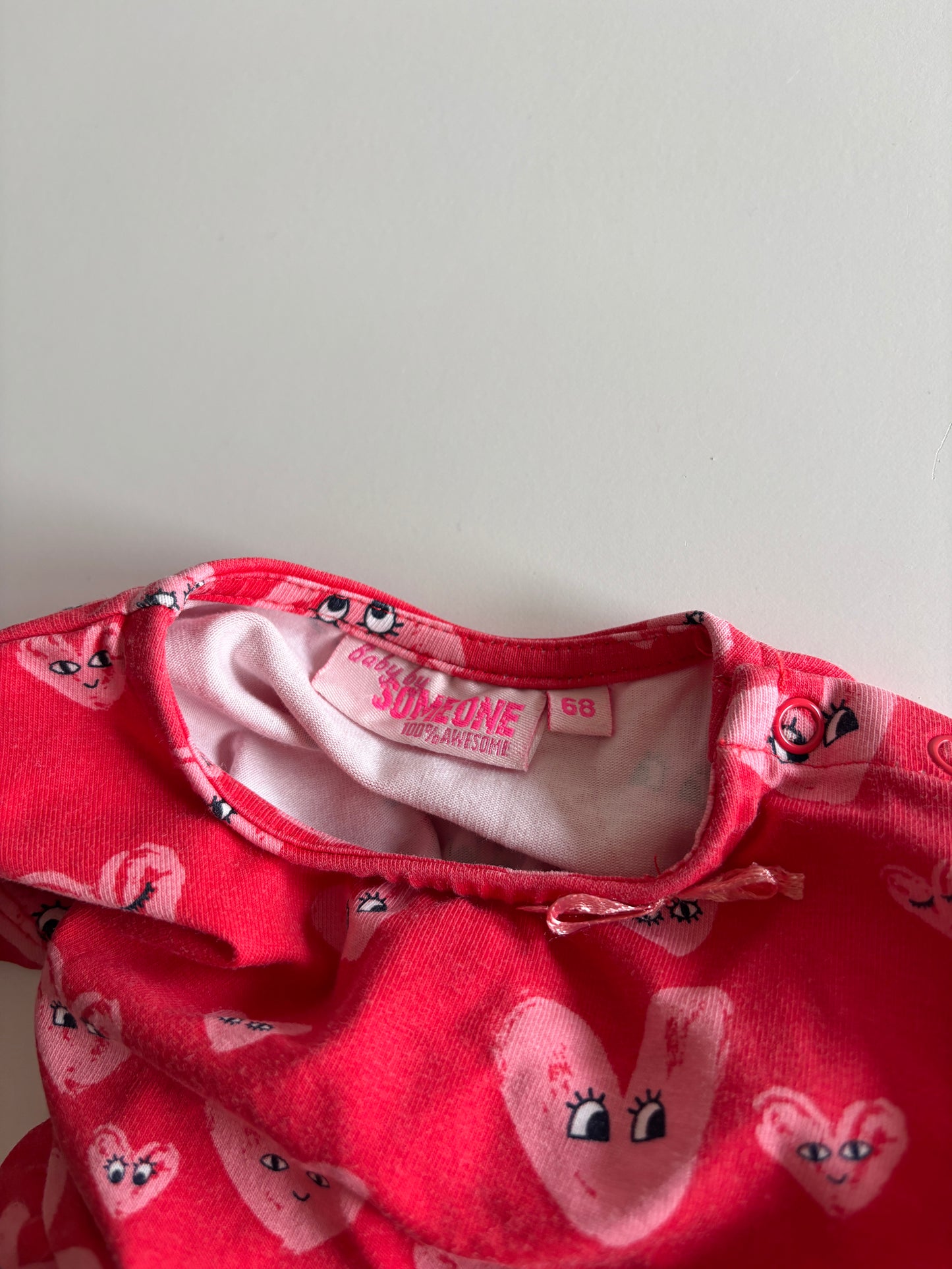 Rood jurkje met hartjes