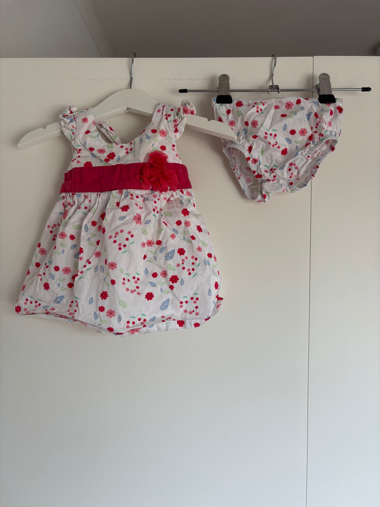 Setje: jurkje en pamperbroekje