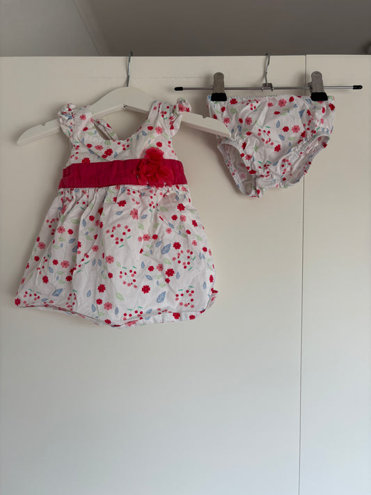 Setje: jurkje en pamperbroekje