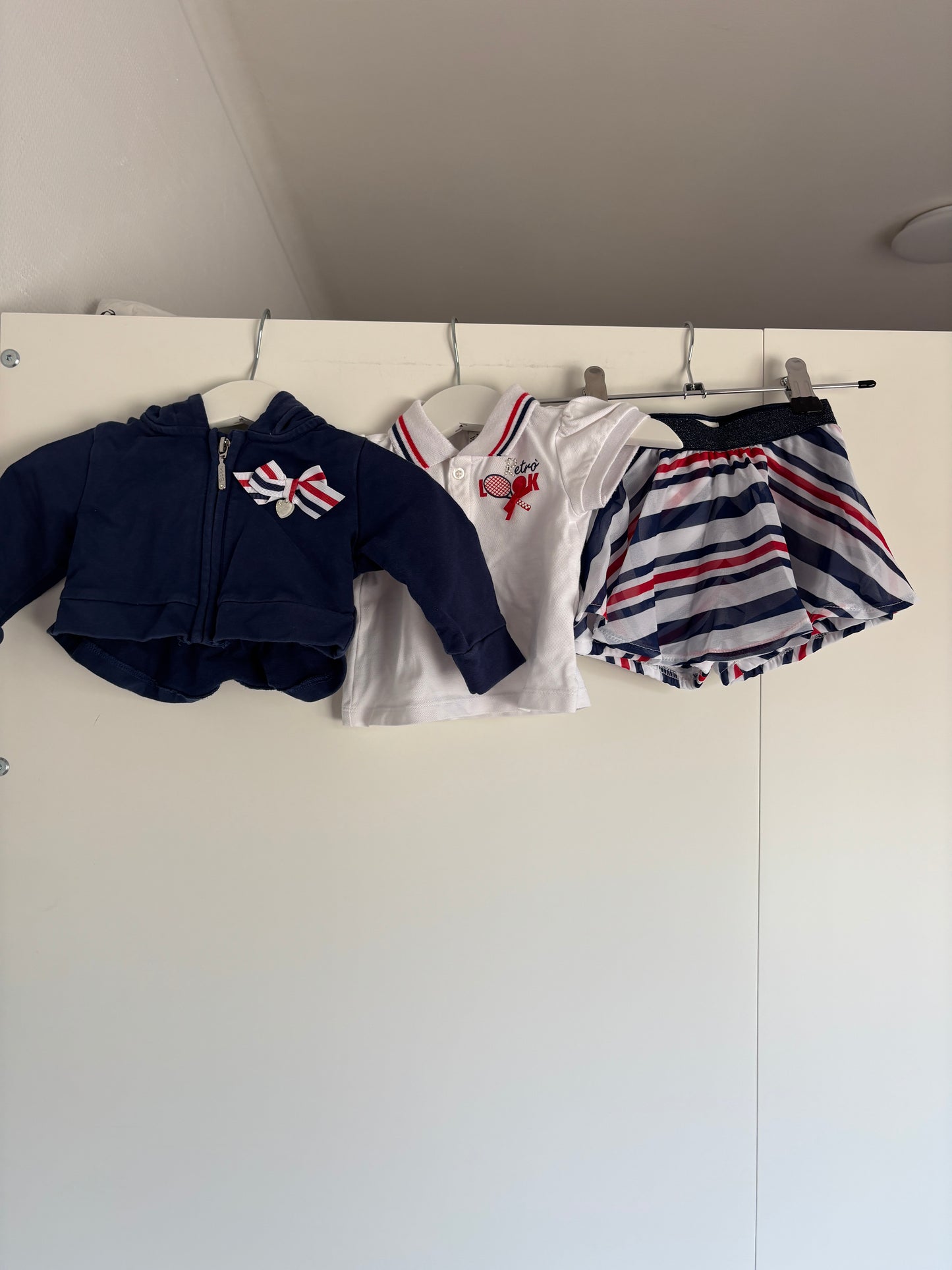 Setje: vest, polo en rokje