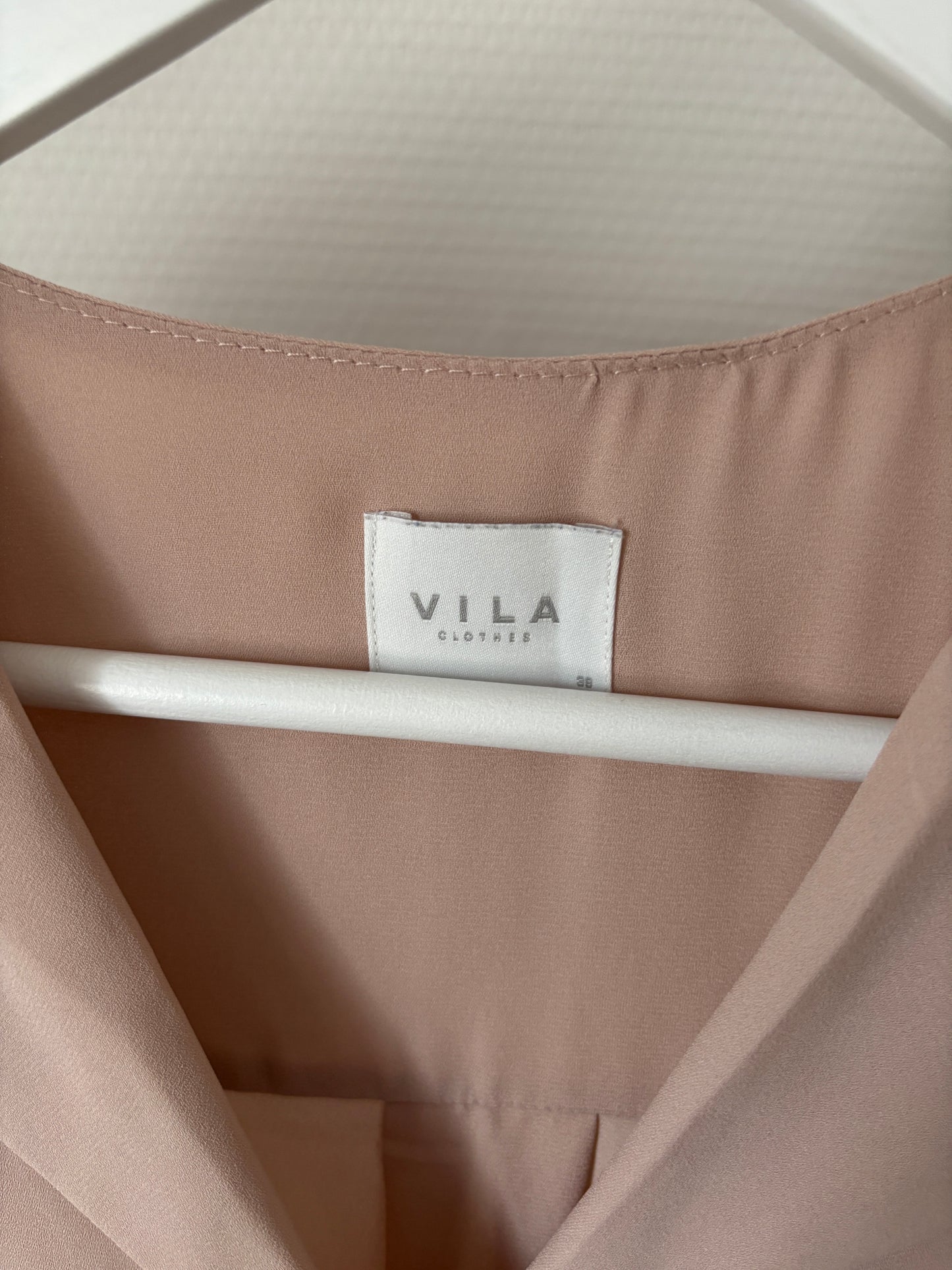 Lichtroze jurk met lange mouwen