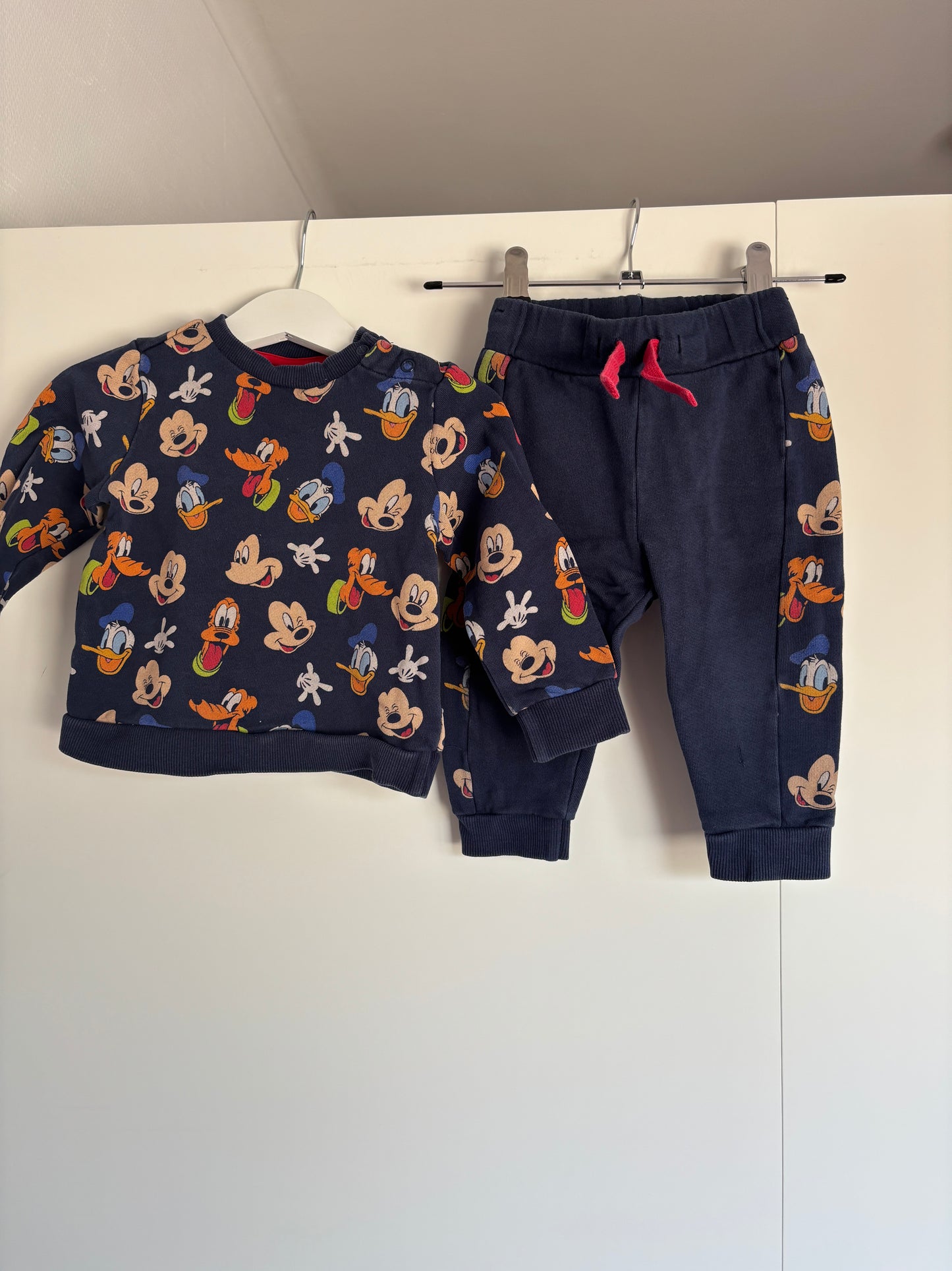 Marineblauw setje Mickey Mouse: Sweater en joggingbroek