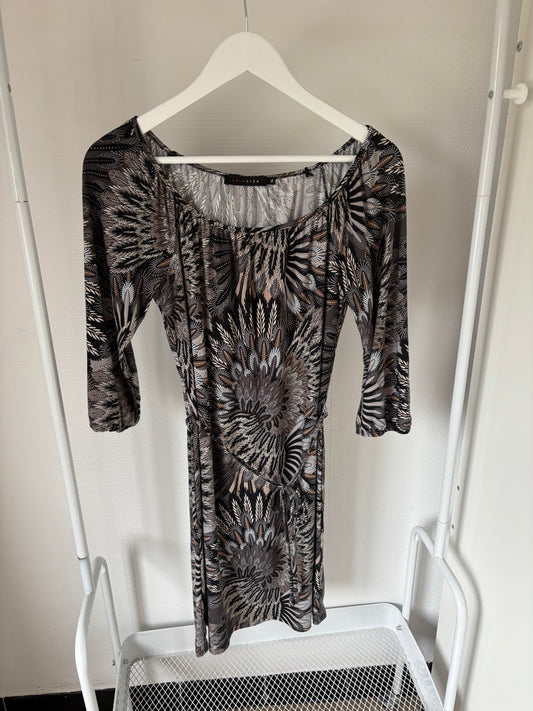 Zwarte jurk met driekwartmouwen