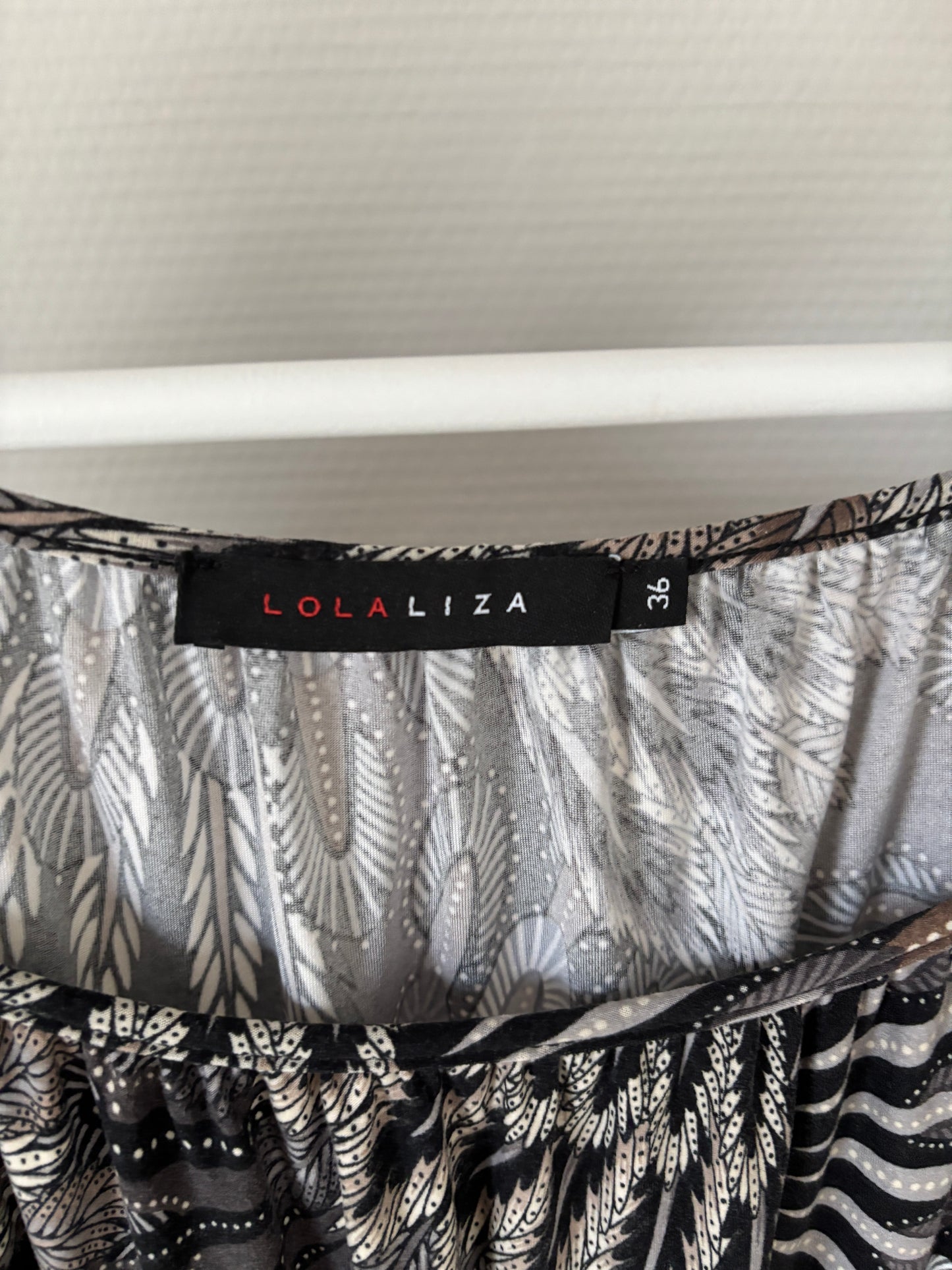 Zwarte jurk met driekwartmouwen