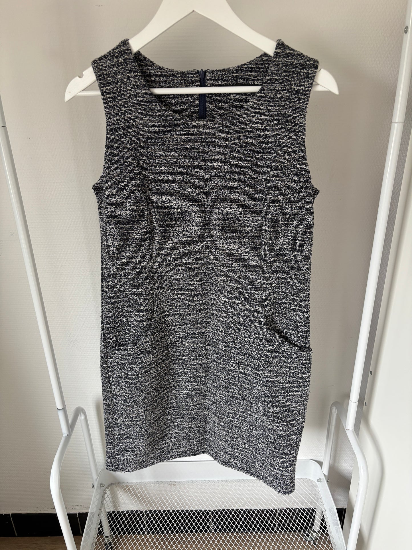 Marineblauwe gestreepte nette jurk