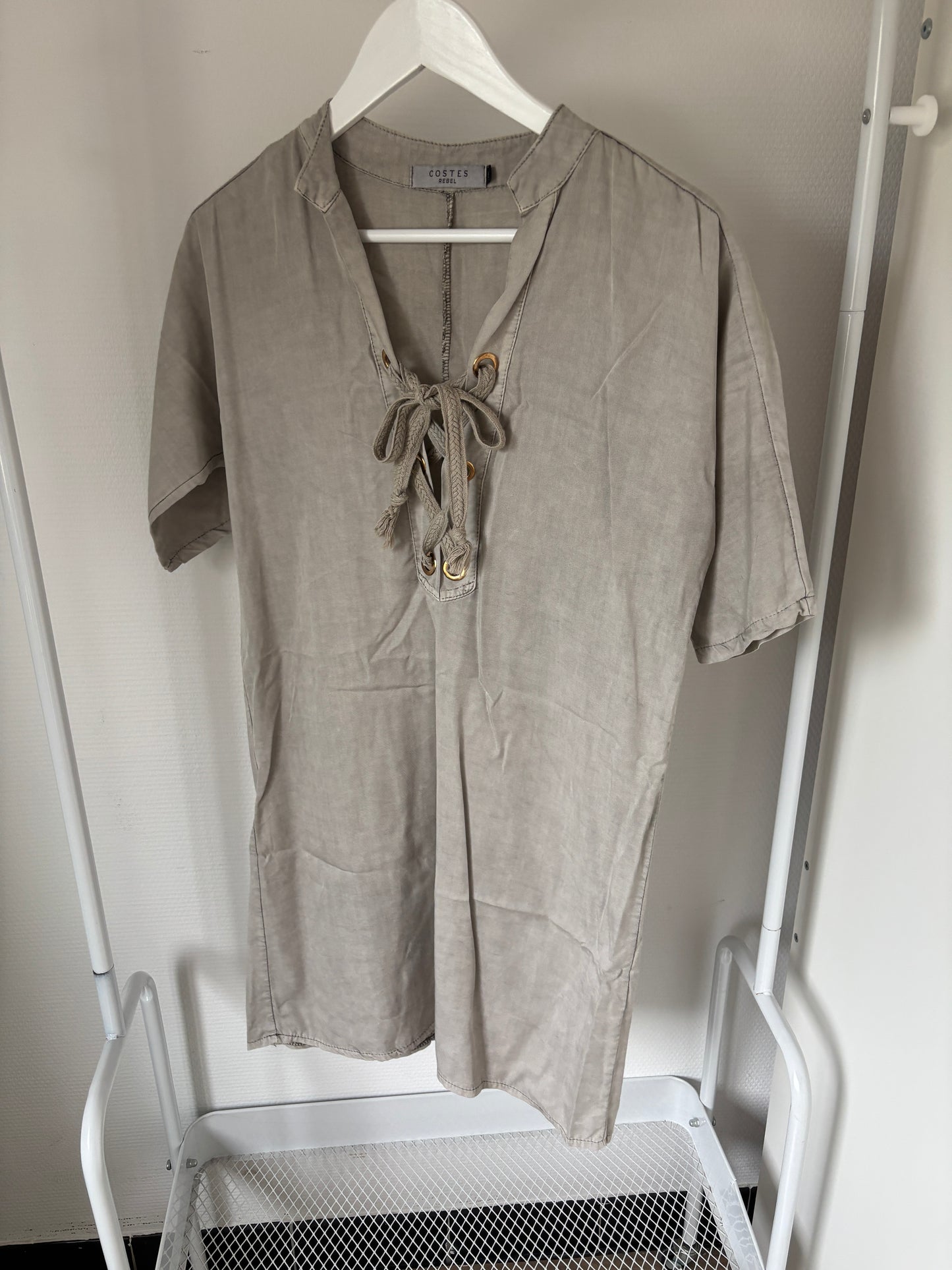 Lichtgrijze jeansjurk