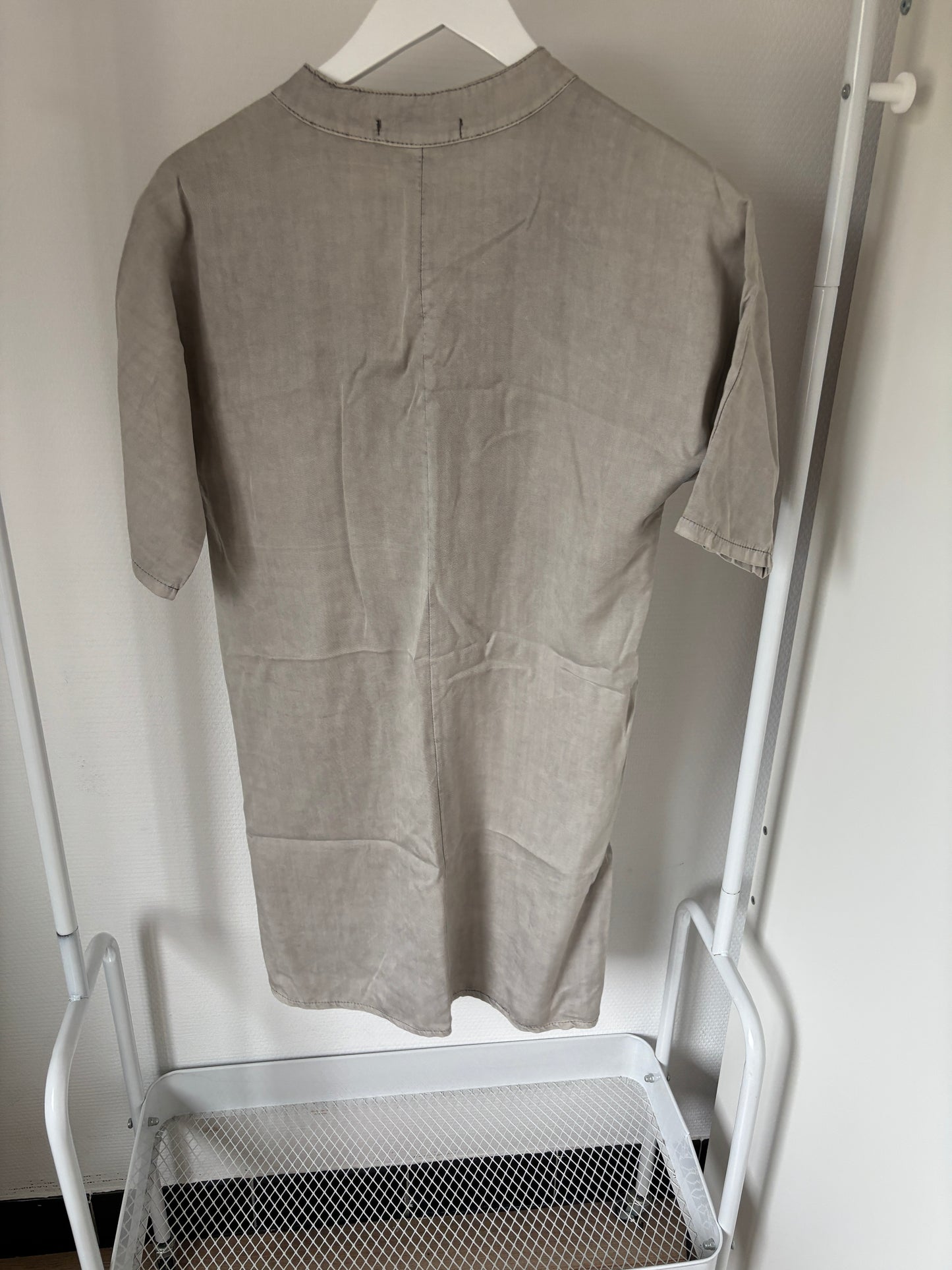 Lichtgrijze jeansjurk