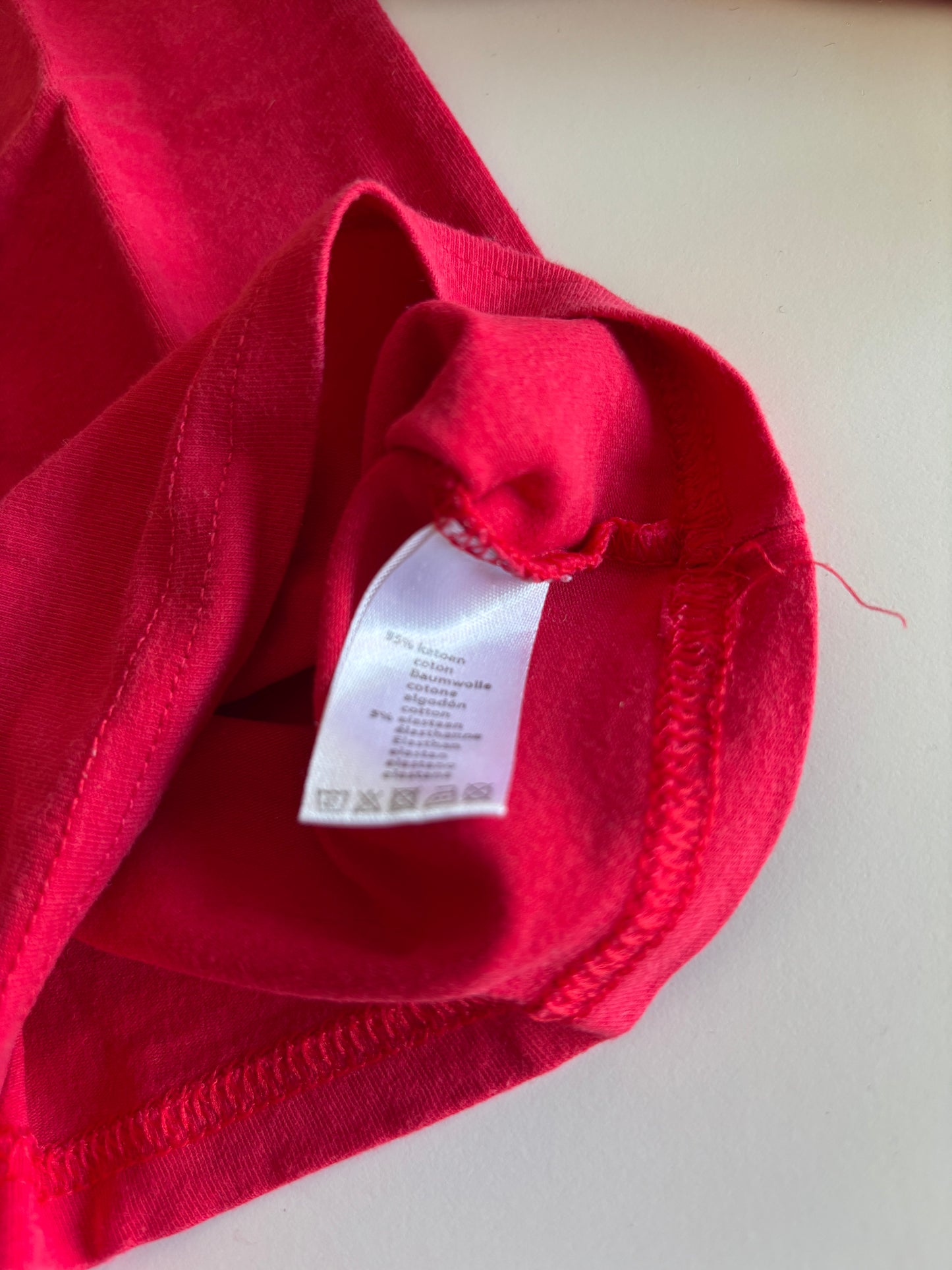 Bundel rode onderlijfjes (2)