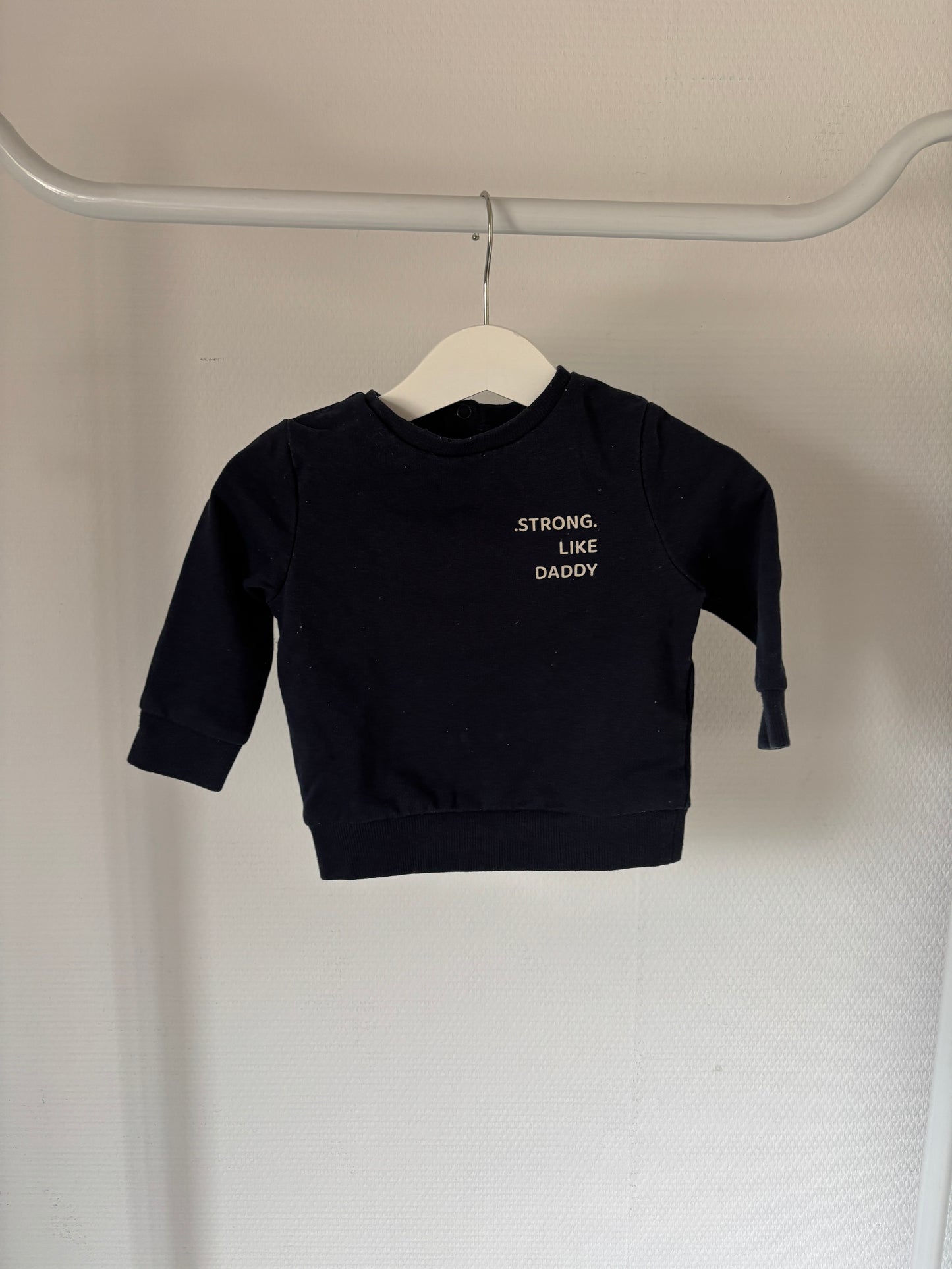 Marineblauwe sweater "Strong like daddy"