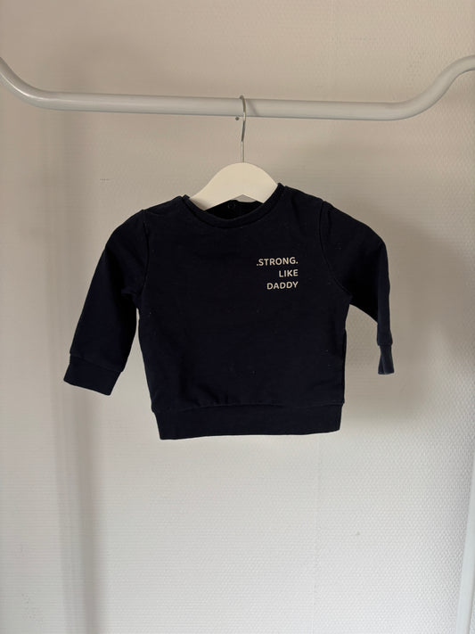 Marineblauwe sweater "Strong like daddy"