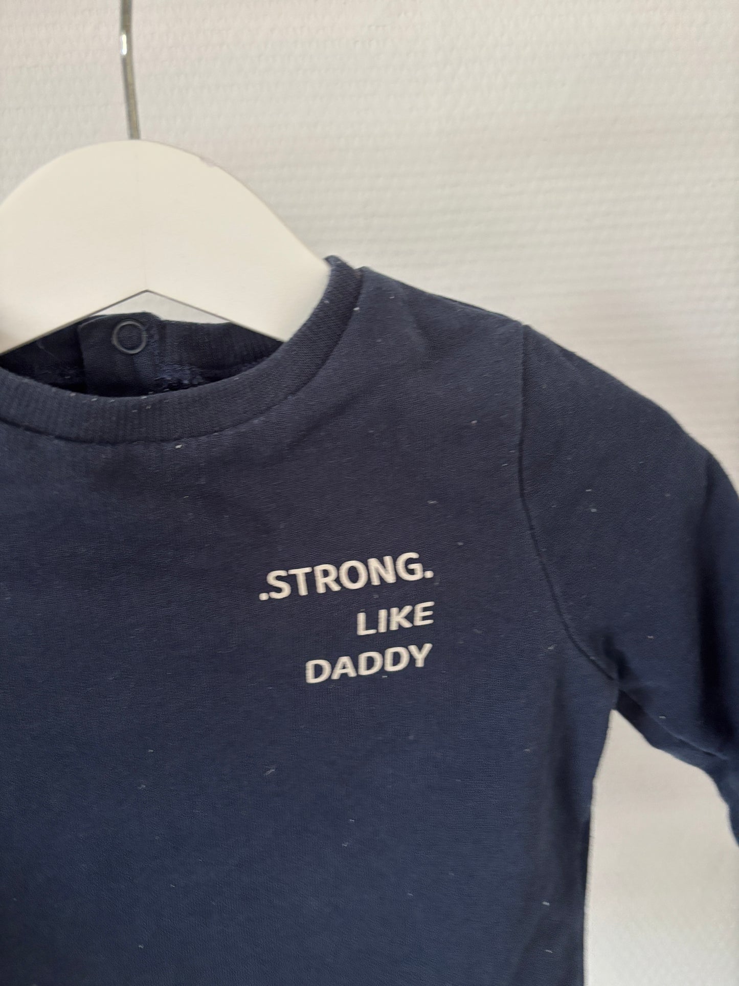 Marineblauwe sweater "Strong like daddy"