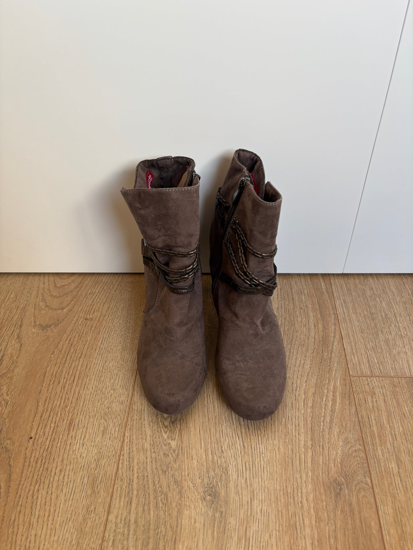 Bruine laarzen met hak