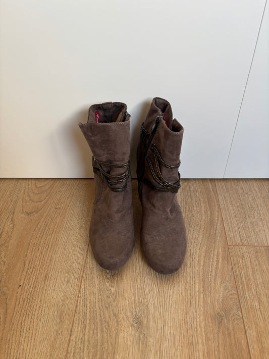 Bruine laarzen met hak