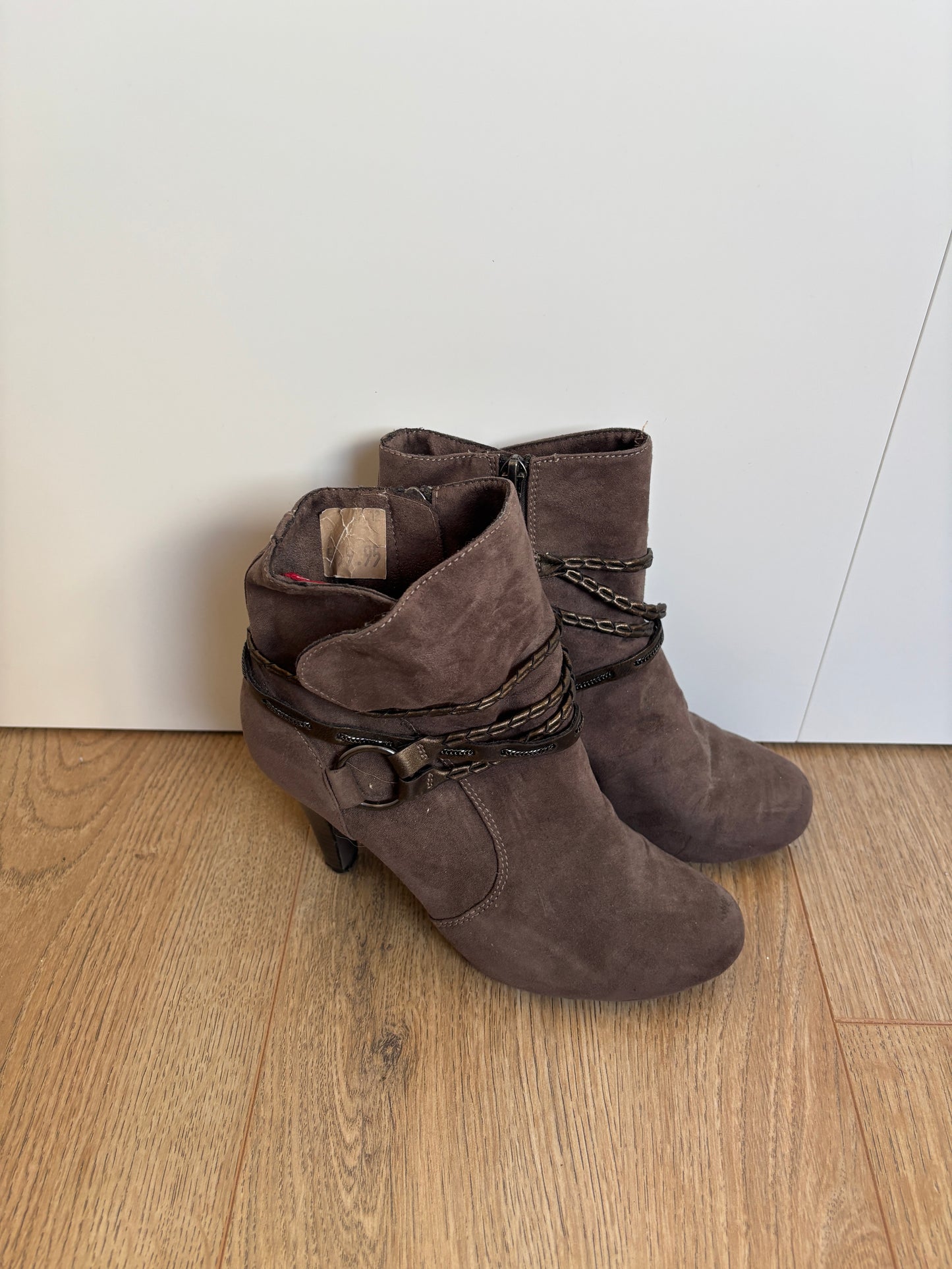 Bruine laarzen met hak