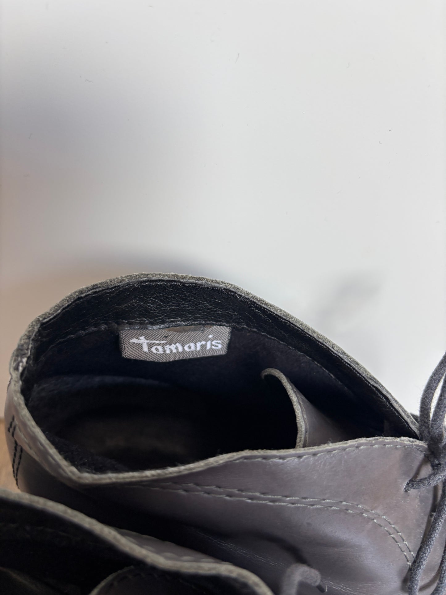 Donkergrijze enkellaarsjes met hak