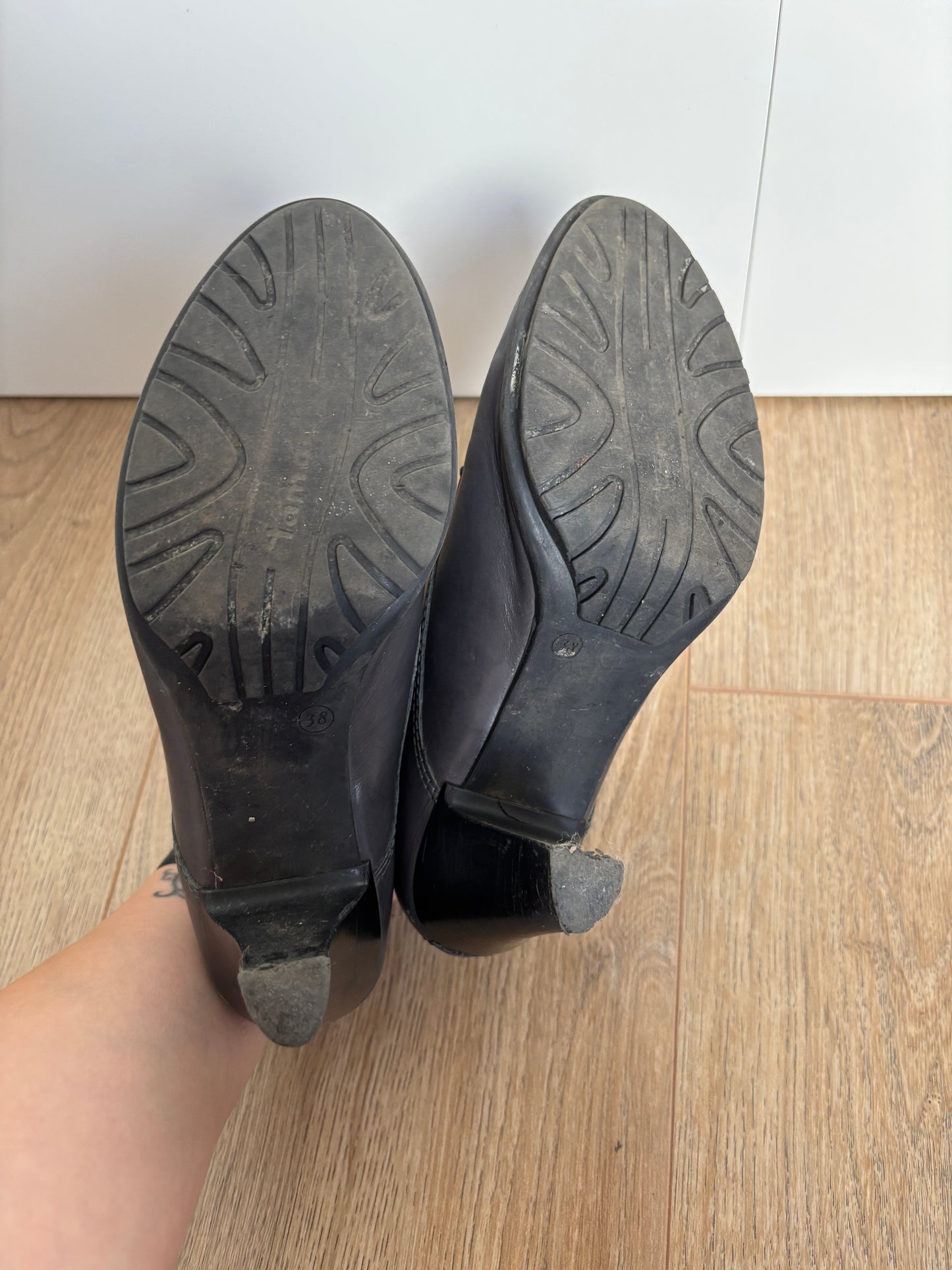 Donkergrijze enkellaarsjes met hak