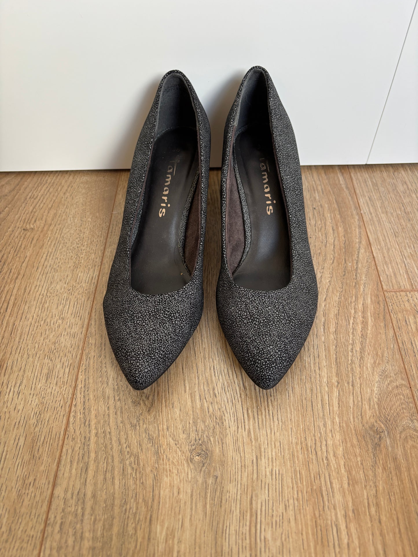 Donkergrijze pumps