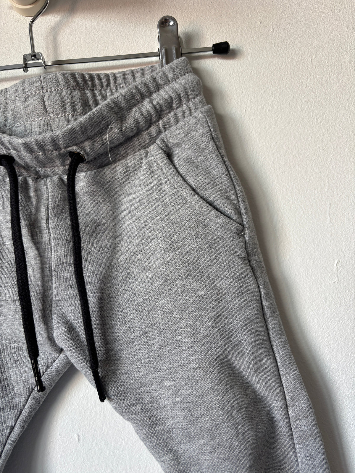 Lichtgrijze joggingbroek | Hema | 86/92
