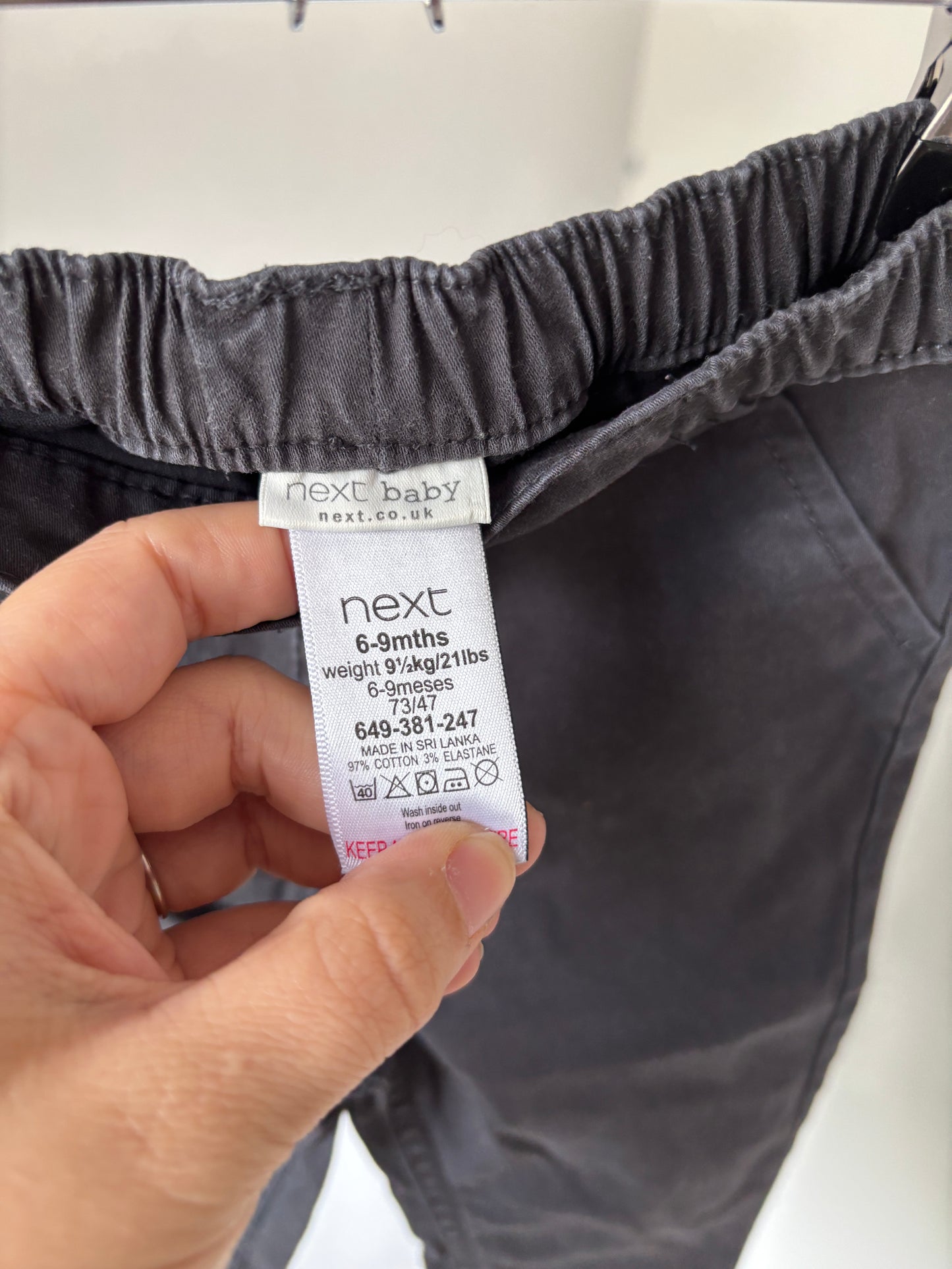 Setje: geruite hemdje en donkergrijze jeansbroek