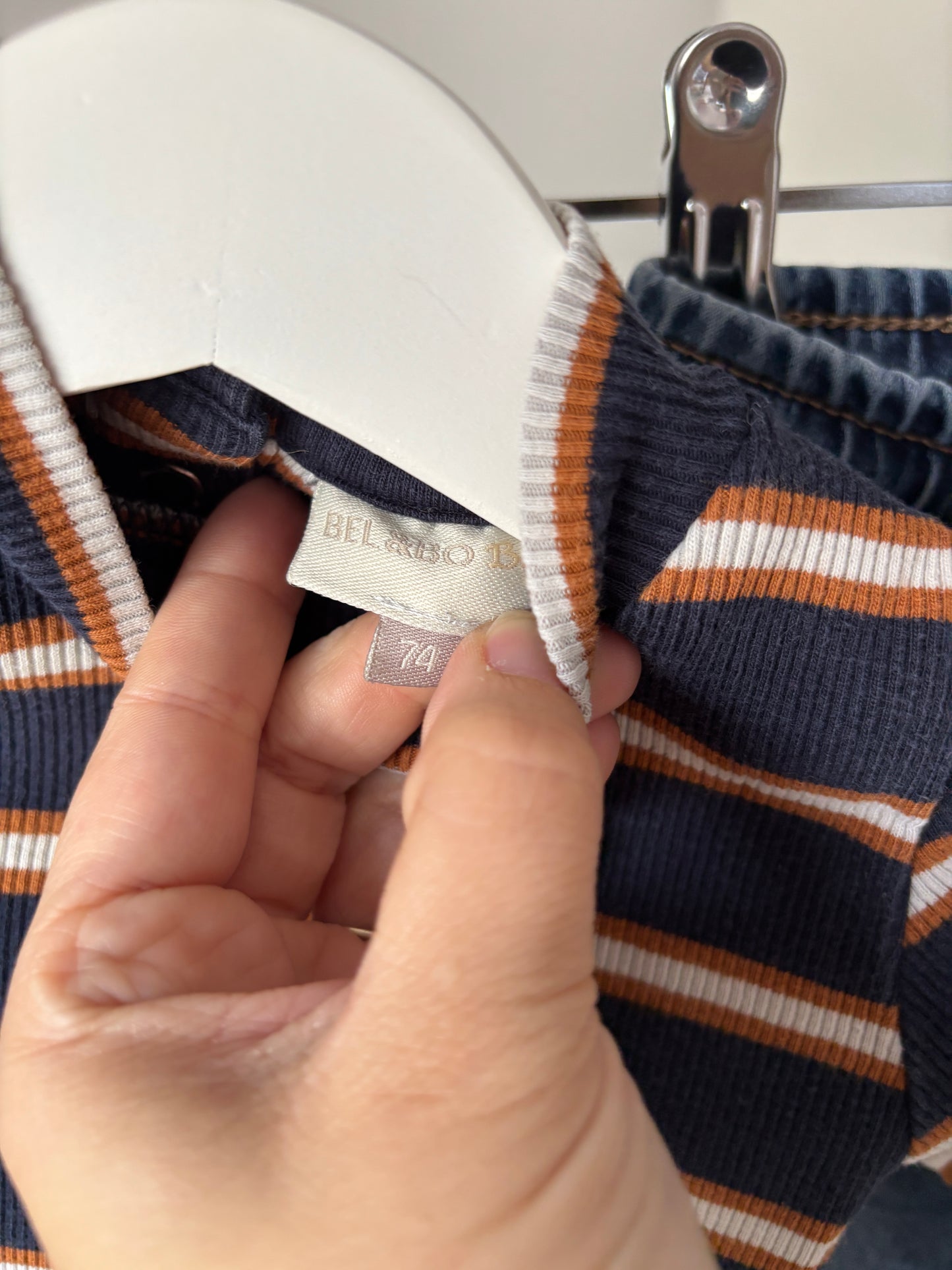 Setje: marineblauwe gestreepte longslevee en jeansbroek