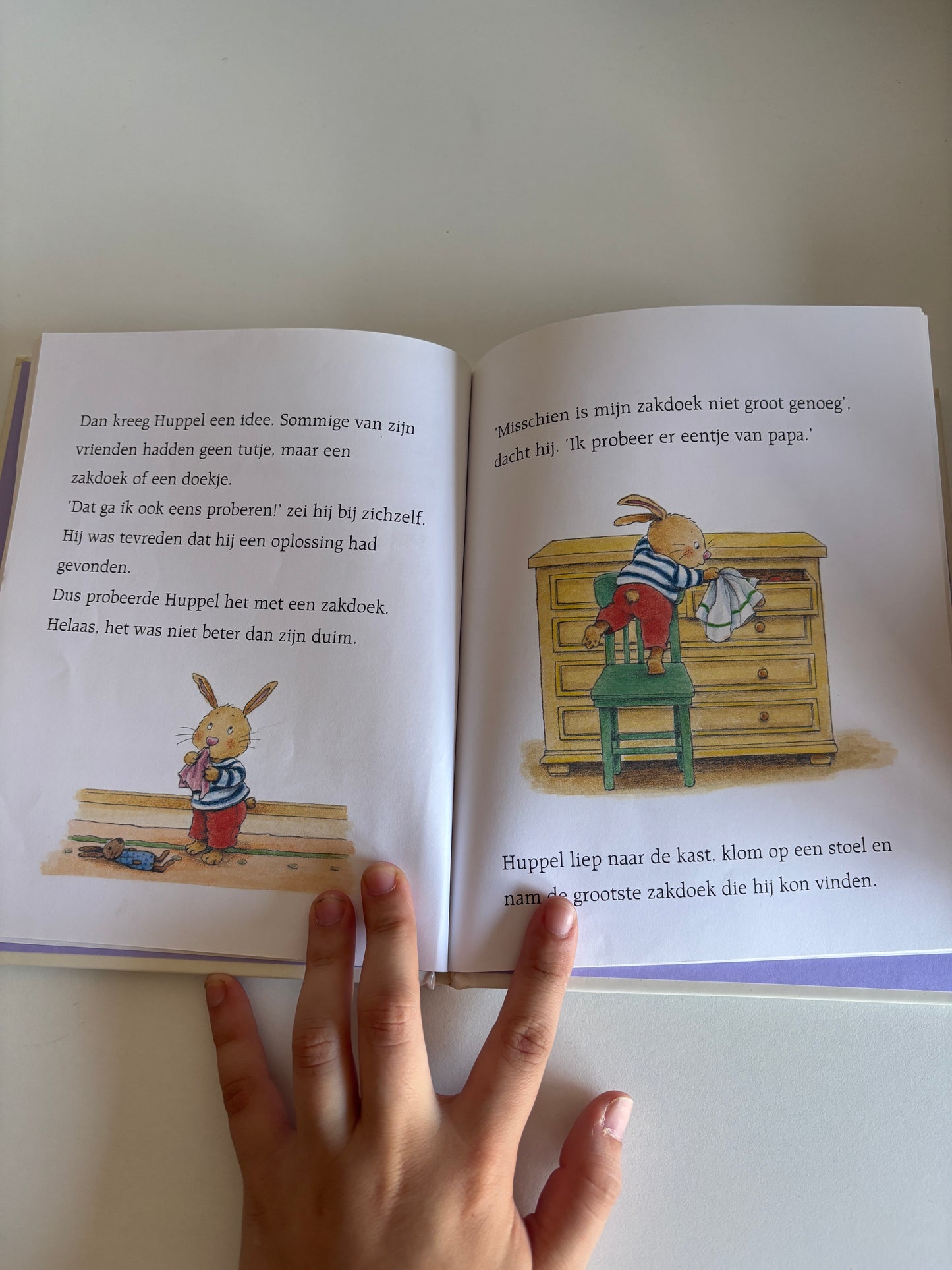 Kleine Huppel kan al zonder tutje