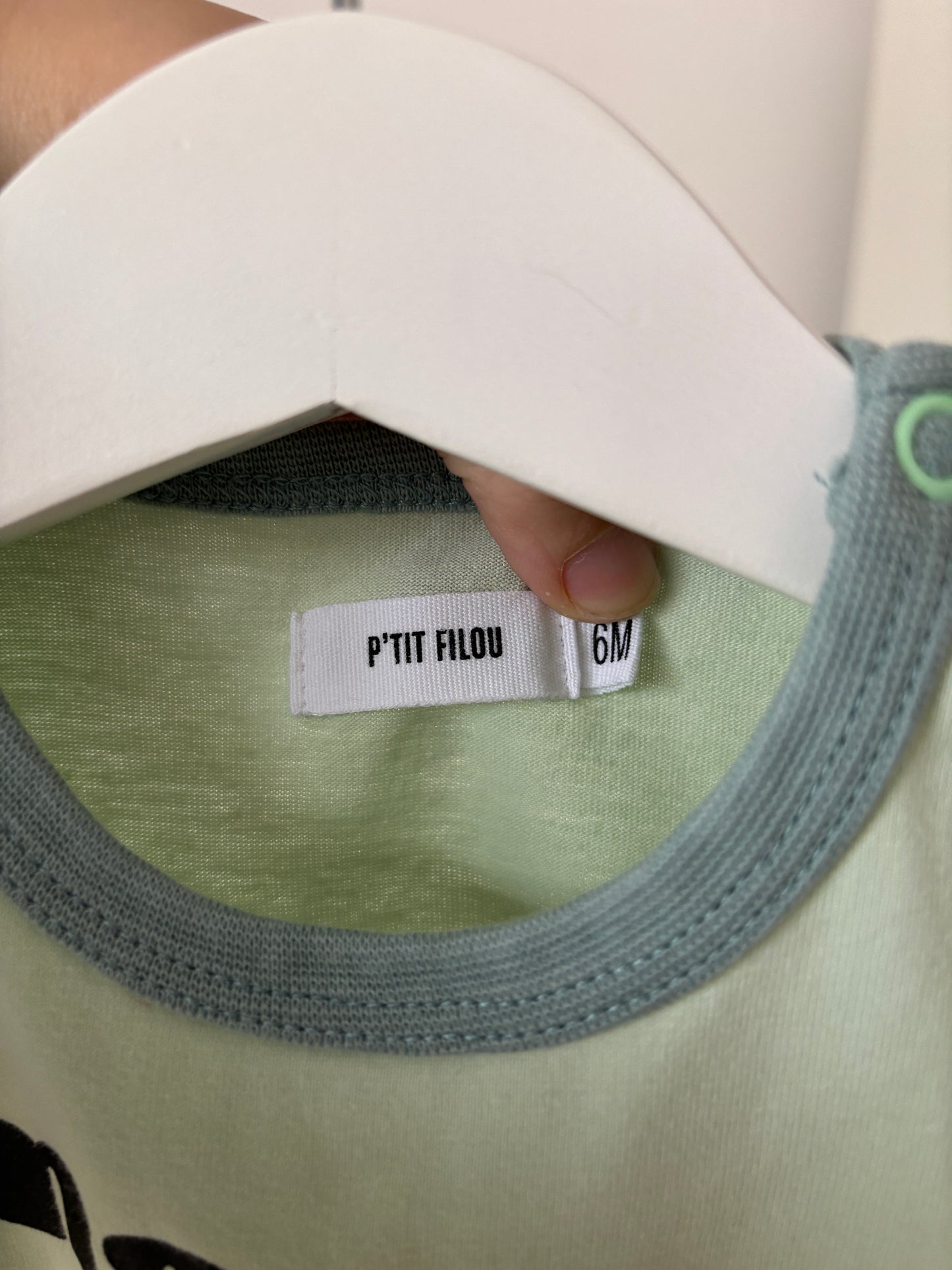 Setje: muntgroene T-shirt en donkergrijs tuinbroekje