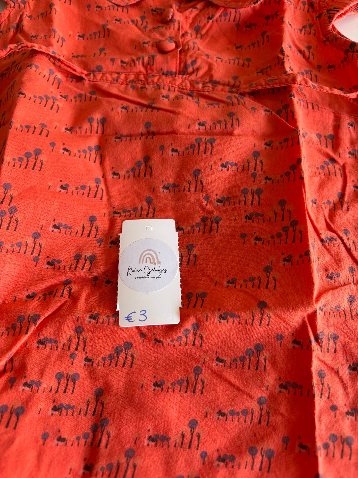 Oranjerood jurkje