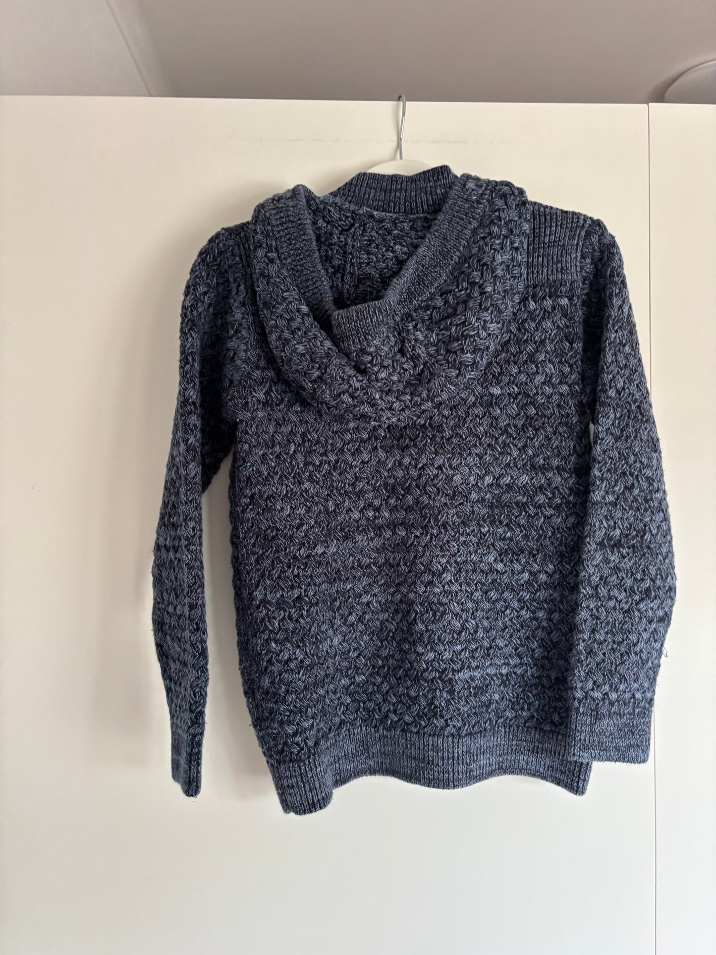 Blauwe vest met capuchon