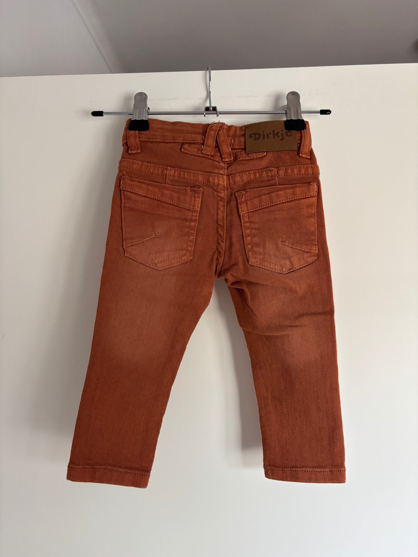 Roestbruine jeansbroek