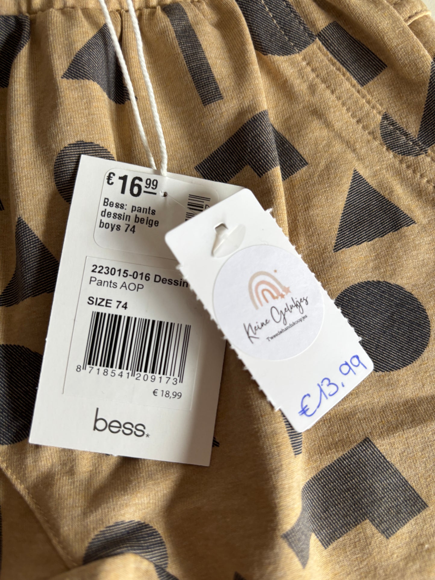 Beige broek met figuurtjes