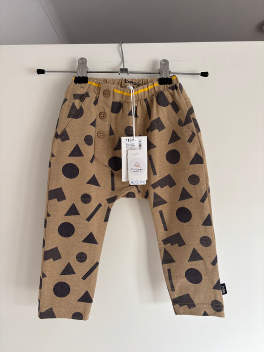 Beige broek met figuurtjes