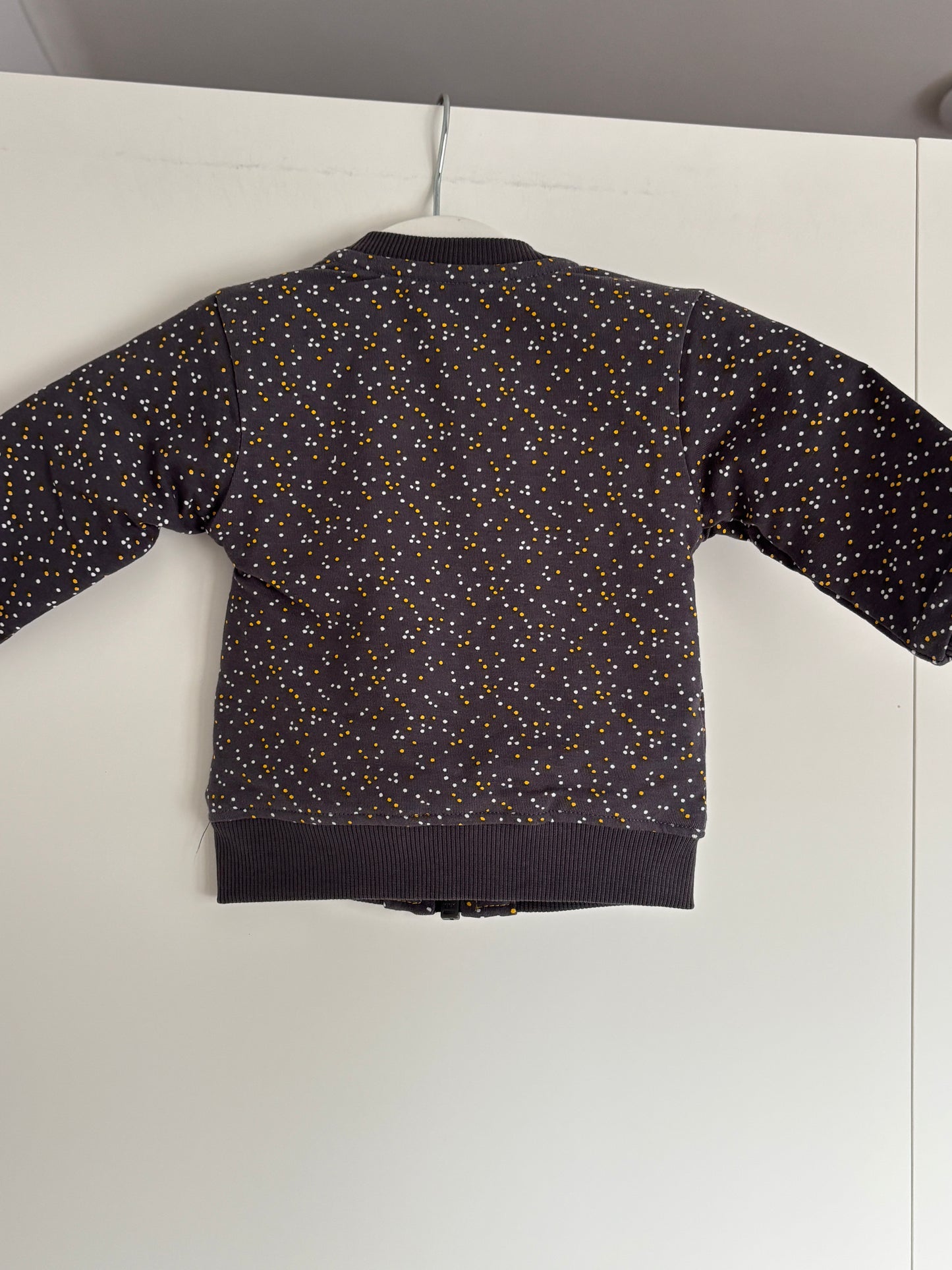 Grijze gestippelde vest